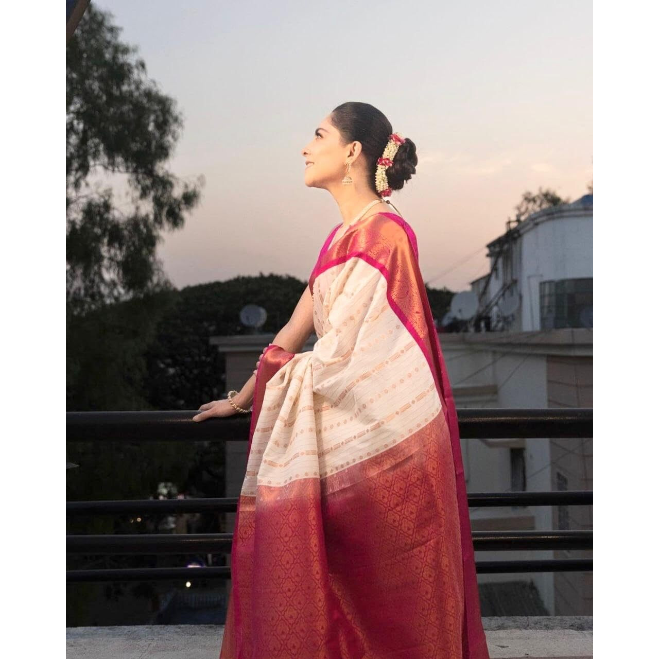 Flosive Women's White & Pink Soft Aura Kanjivaram Silk Saree With Blouse