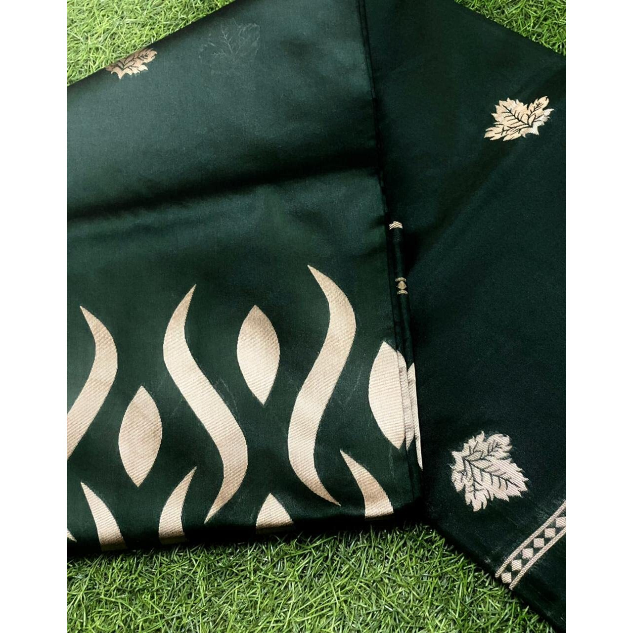 Flosive Women's Present Banarasi Soft Lichi Silk Saree Beautiful Jacquard Rich Pallu Design Work Zari Woven Kanjivaram Silk Style Saree Jalar With Soft Lichi Silk Blouse Piece (Green)