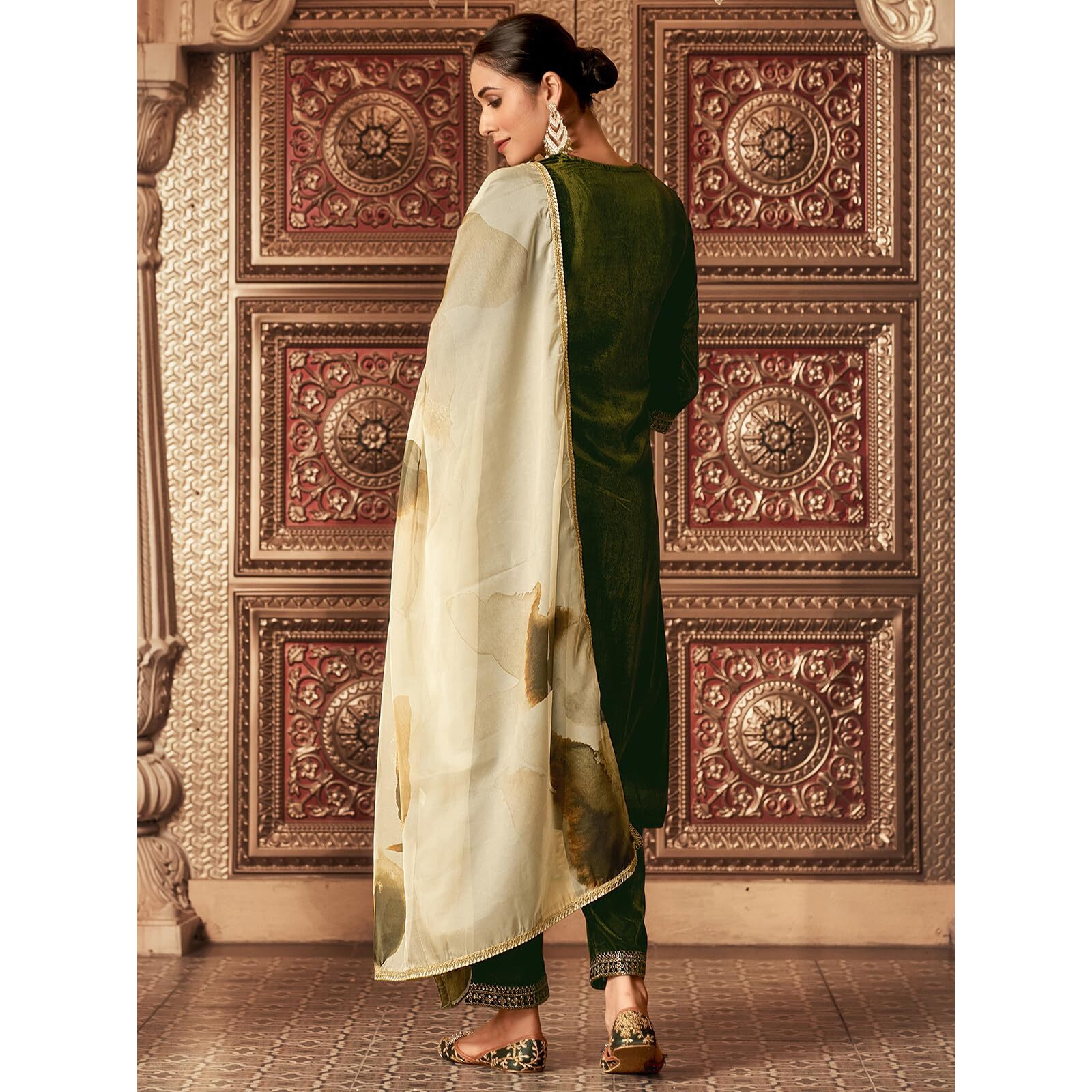 Sanisa Women's Velvet Sequins Embroidery Straight Kurta With Pant And Dupatta Set (218Kbd2314N-M_Mehandi Green)