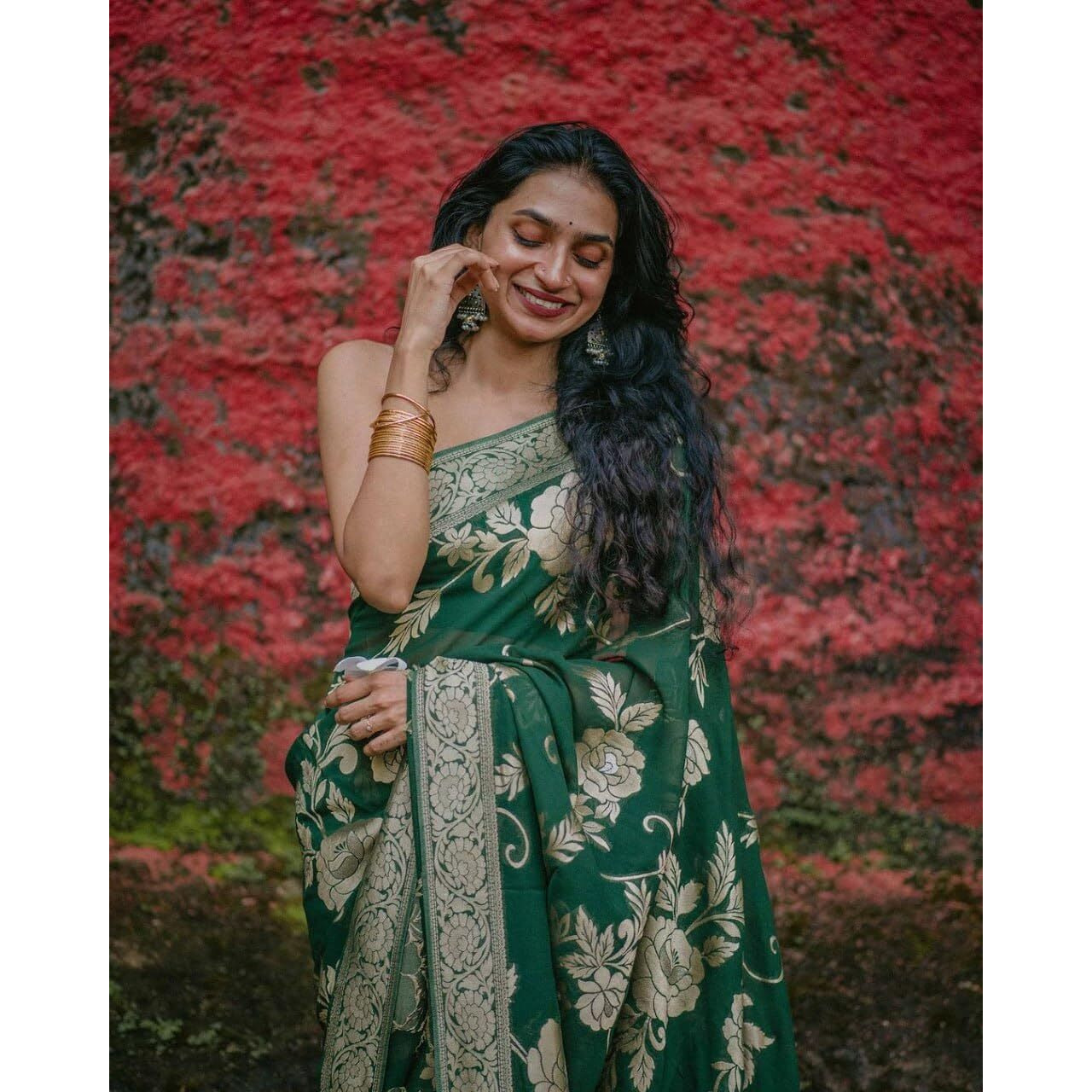 Flosive Women's Basil Green & Golden Zari Woven Kanjivaram Saree With Blouse