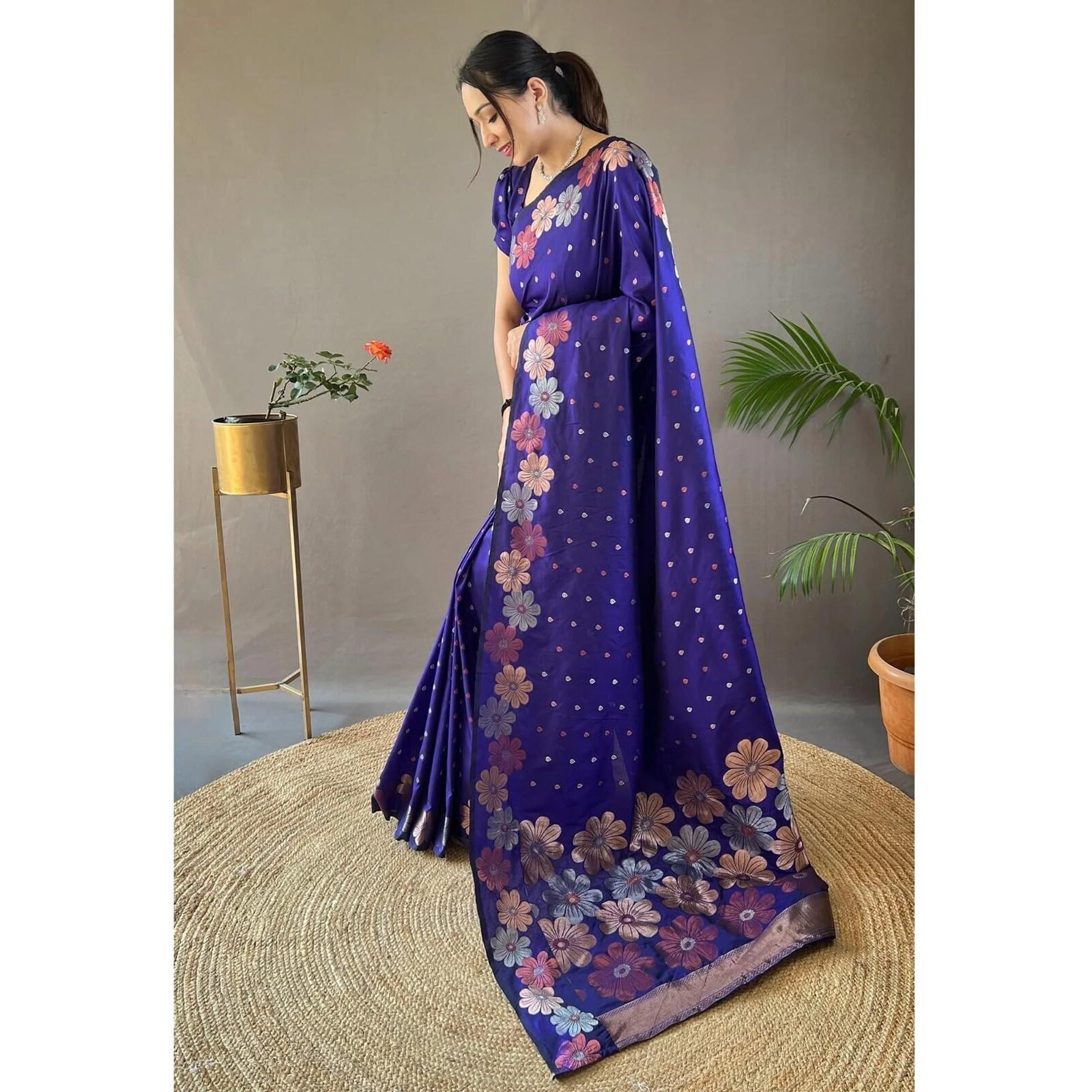 Flosive Women's Woven Kanjivaram Wedding Saree With Blouse And Zari Border (Blue)