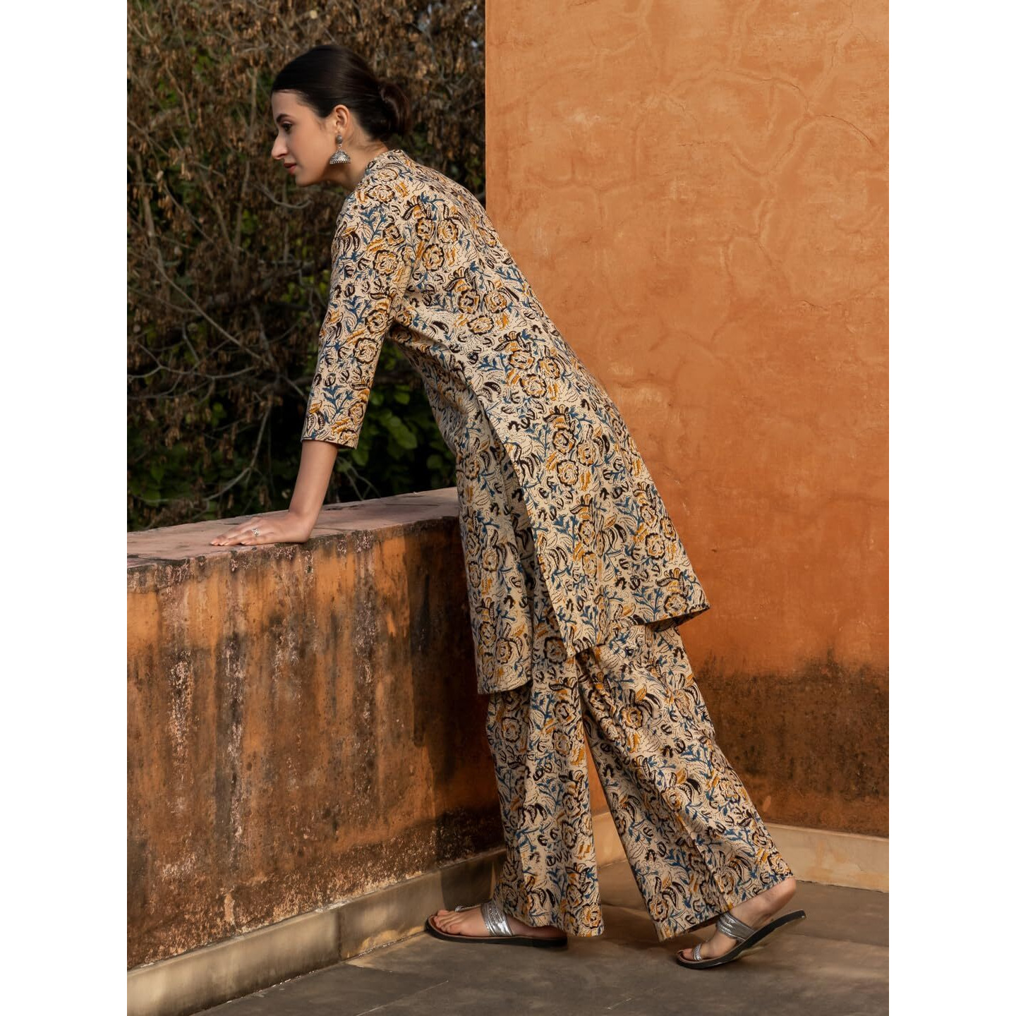 Fiorra Women's Beige Floral Print Cotton Straight Kurta Set Set0189