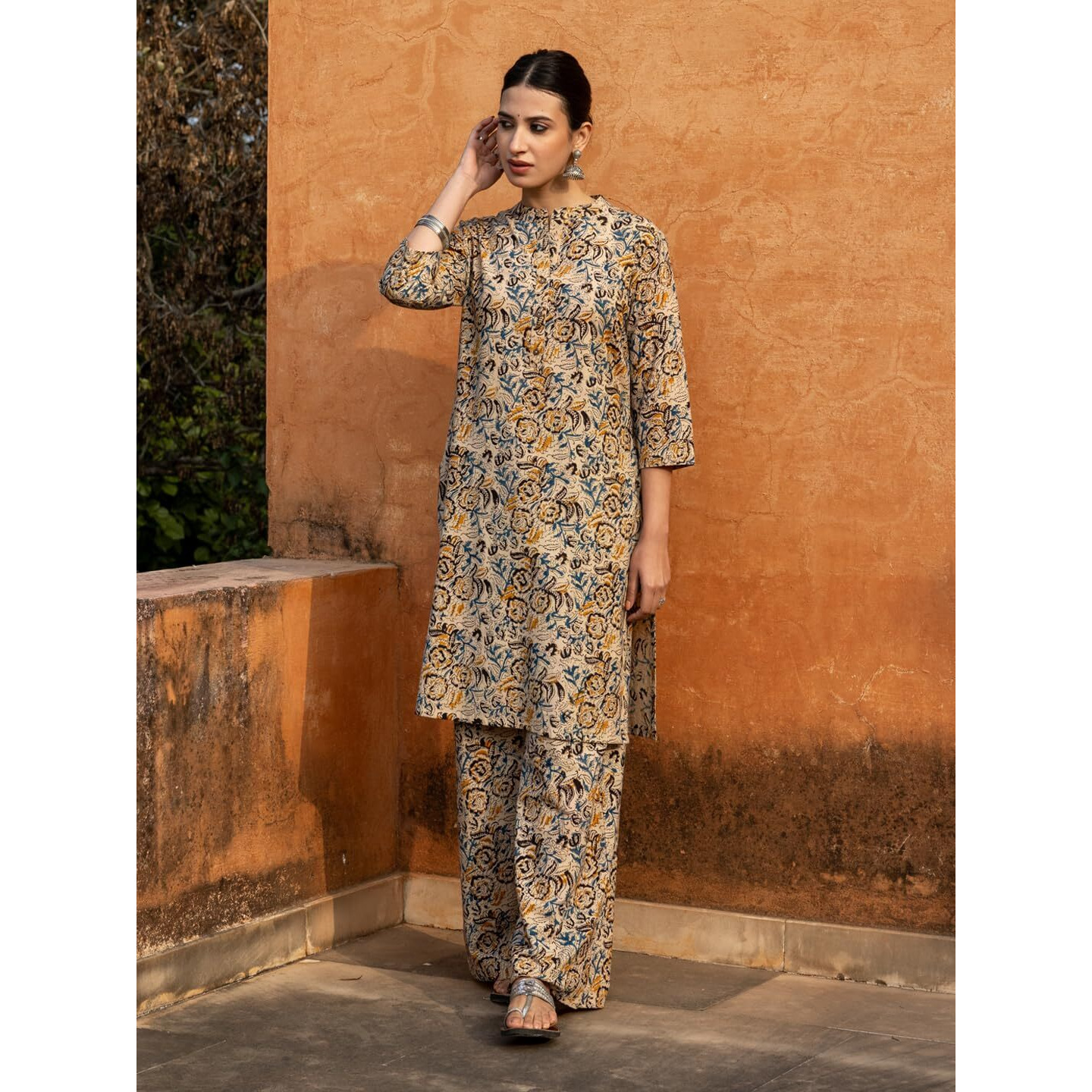 Fiorra Women's Beige Floral Print Cotton Straight Kurta Set Set0189