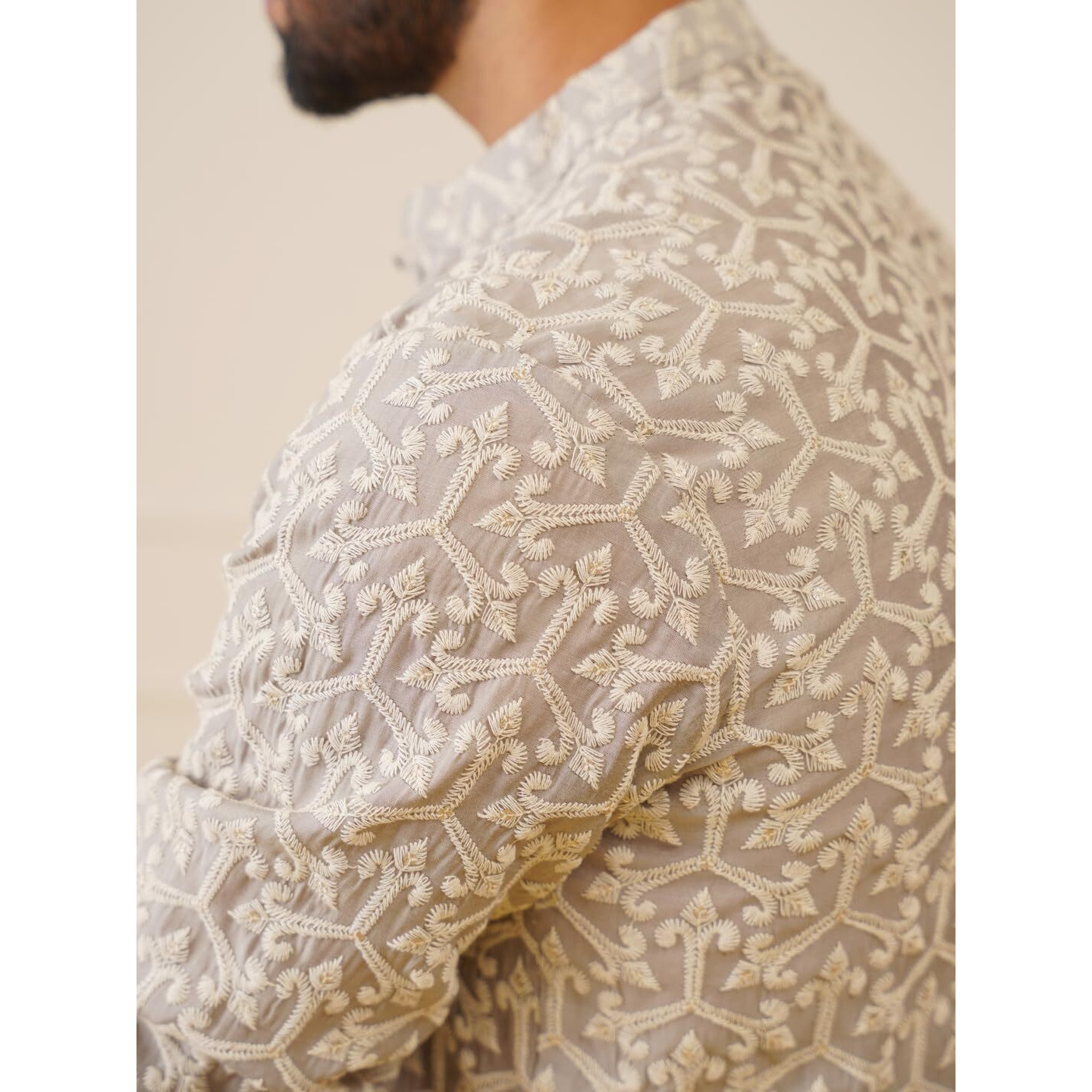 Jompers Men's Grey Chikankari Embroidered Kurtas. (Grey, M)