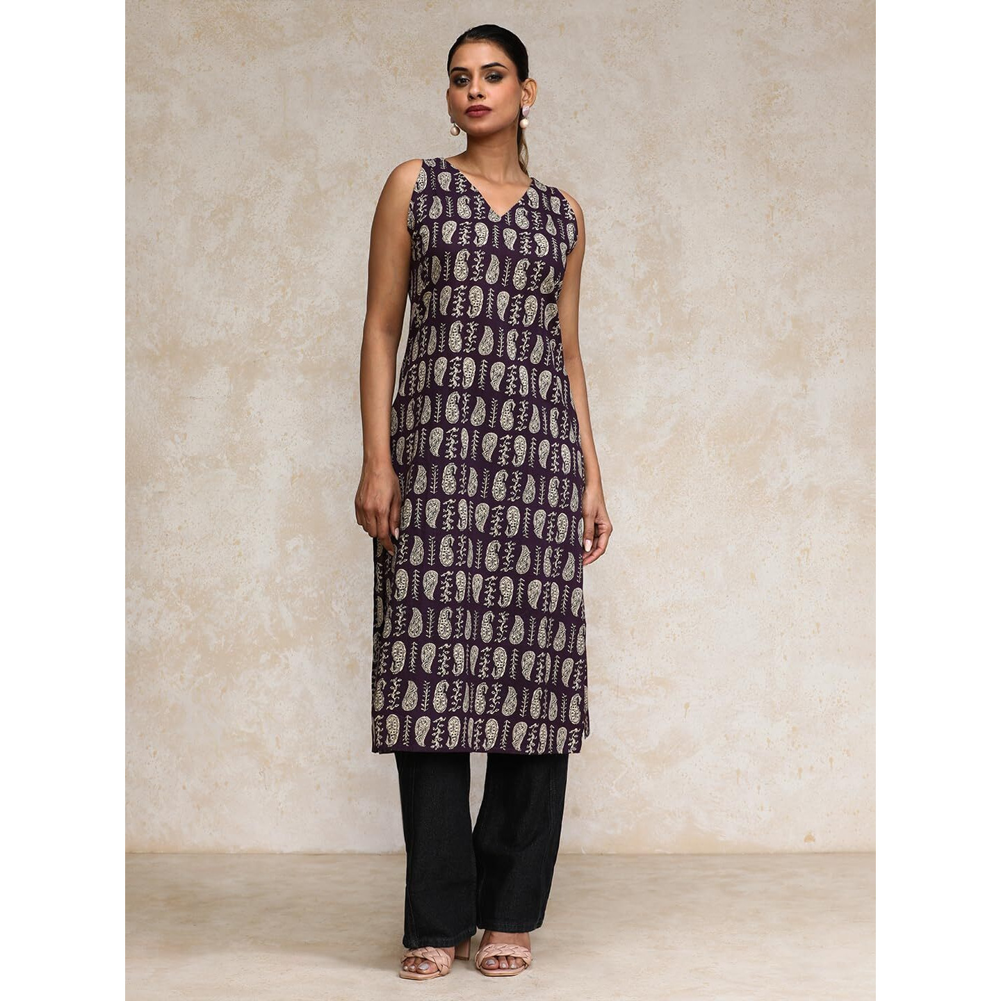 Varanga Women Paisley Printed V Neck Sleeveless Kurta Purple