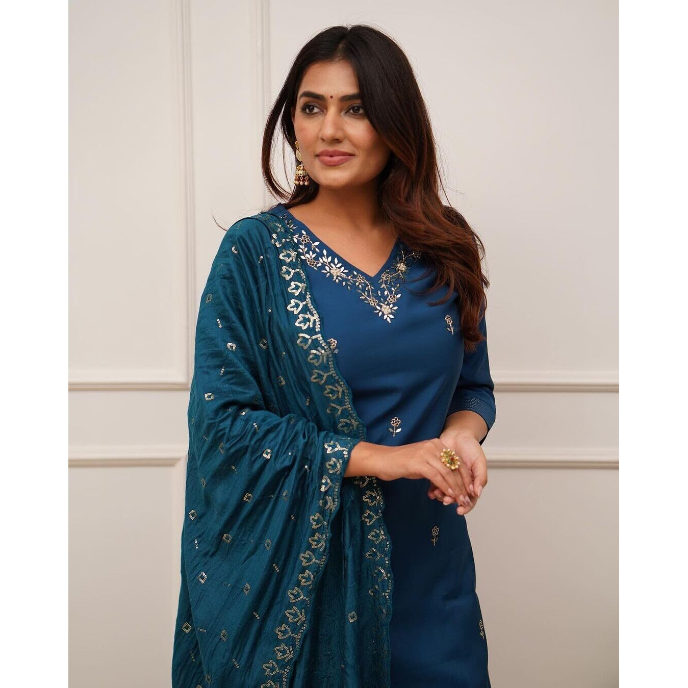 Shiv Textiles Women's Chanderi Silk Embroidered Kurta Pant Dupatta Set(Jda-Zarana-Blue-M)