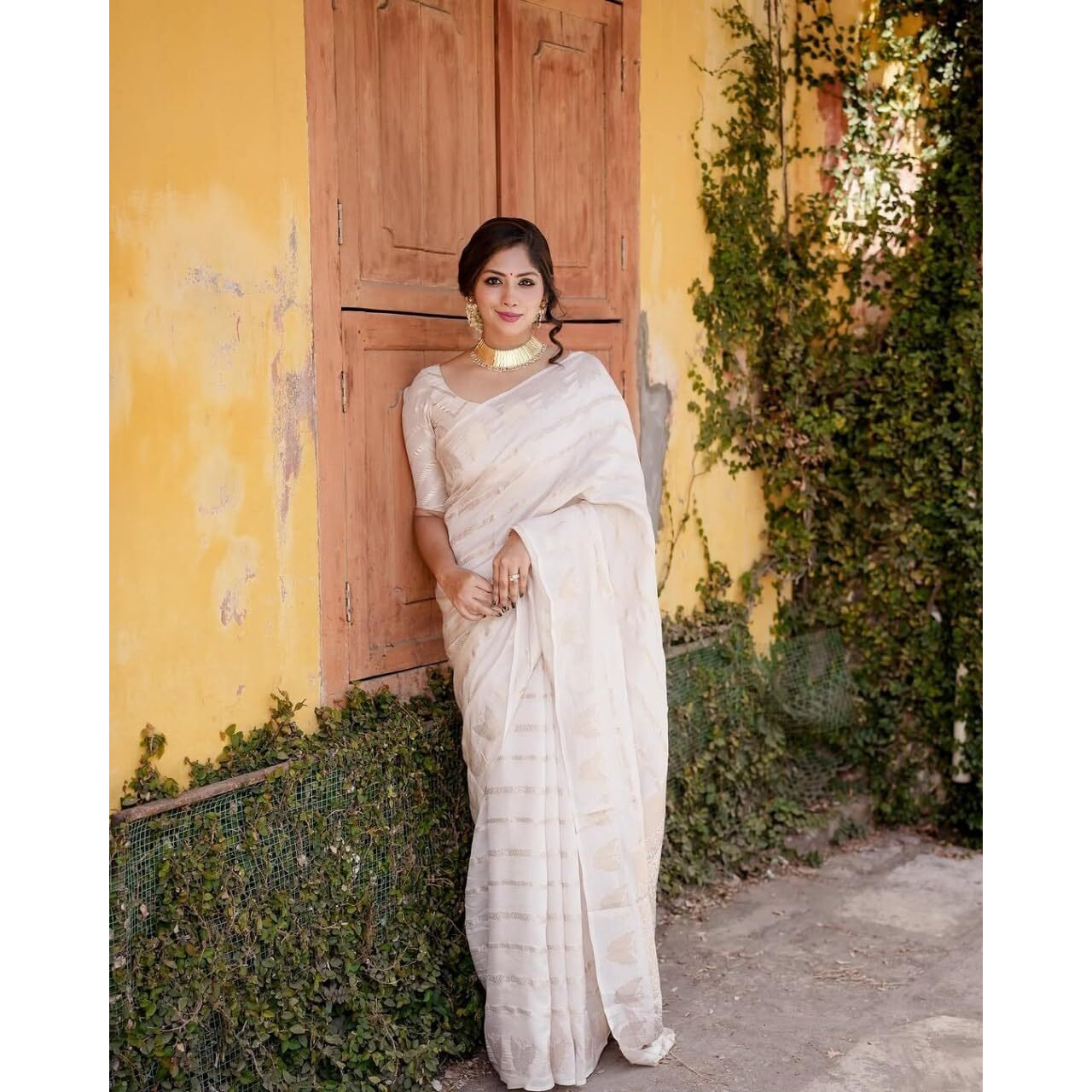 Flosive Women's Beautiful Soft Silk Saree With Zari Weaving With Blouse Piece (Off White)