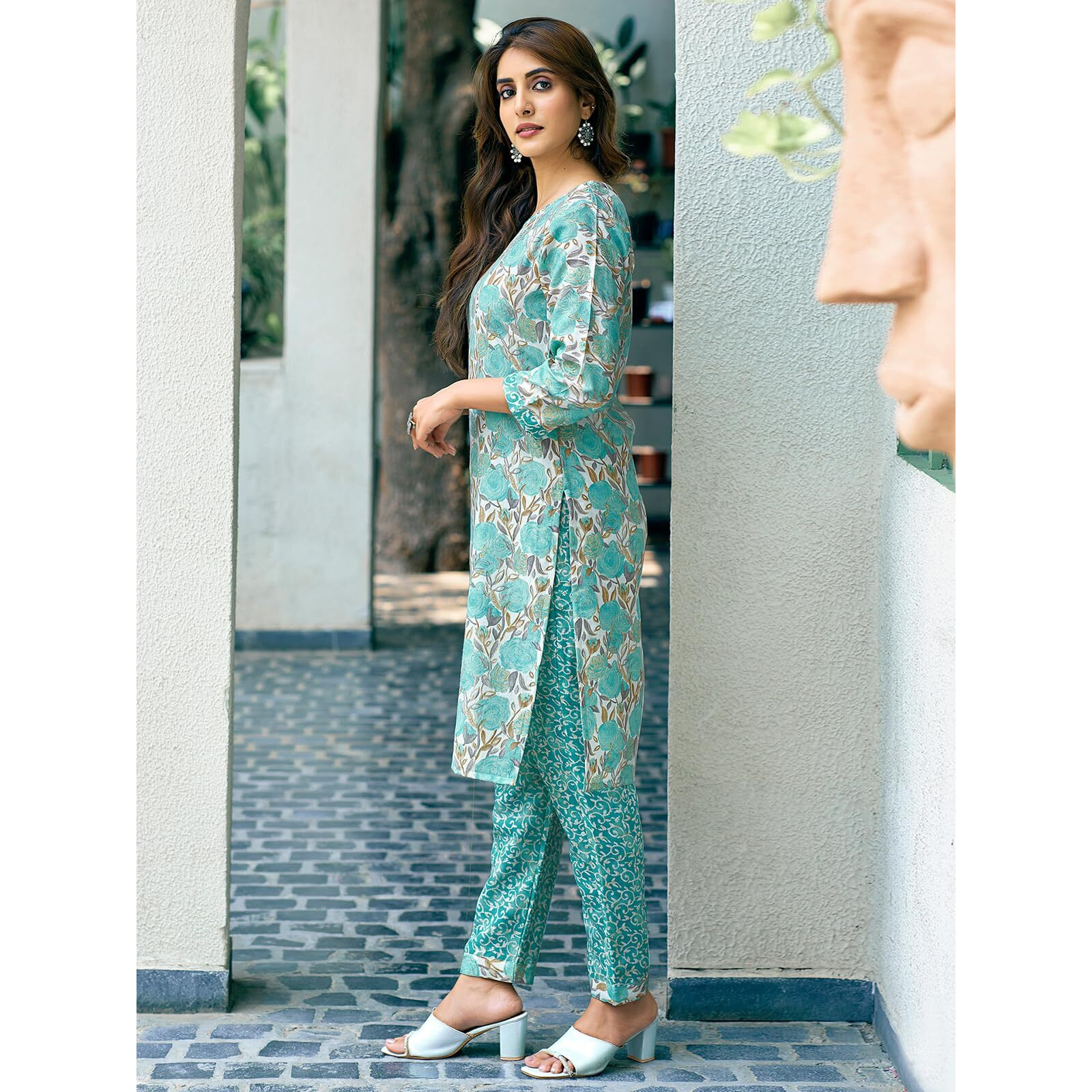 Sanisa Women's Cotton Blend Floral Printed With Foil Work Straight Kurta With Pant And Dupatta Set (203Kbd2153Nr-L_Tourquise & Off White & Multi)