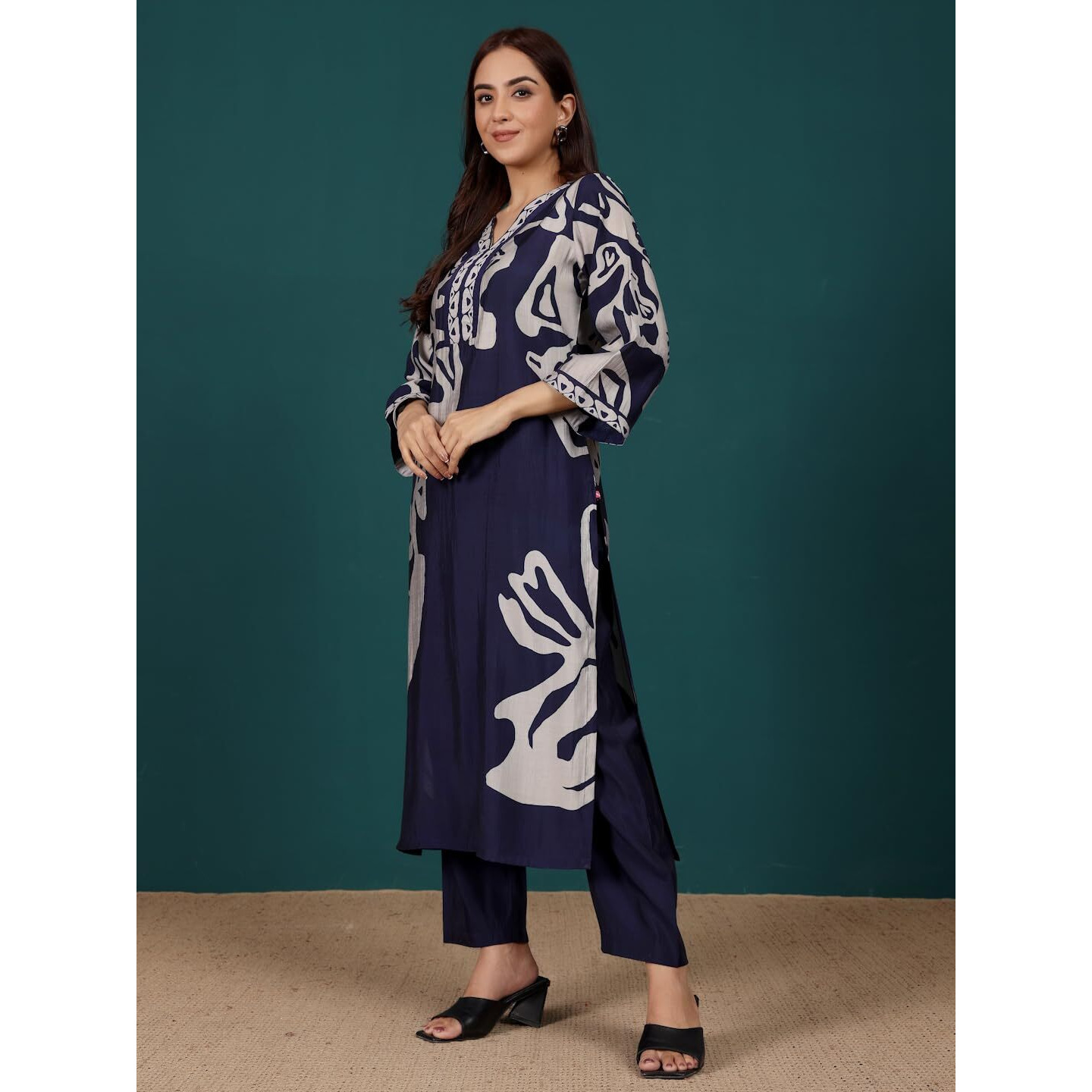 Varanga Women Abstract Printed V Neck Flared Sleeve Kurta With Trouser