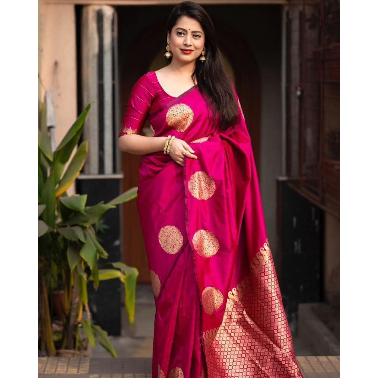 Flosive Women's Kanjivaram Pure Zari Woven Soft Silk Saree With Blouse Piece And Gold Zari Boder (Rani Pink)