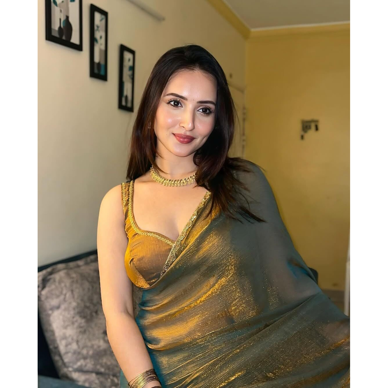 Satrani Women's Shimmer Chiffon Top Dyed Dual Tone Saree With Unstitched Blouse Piece (4230S6641N_Golden)