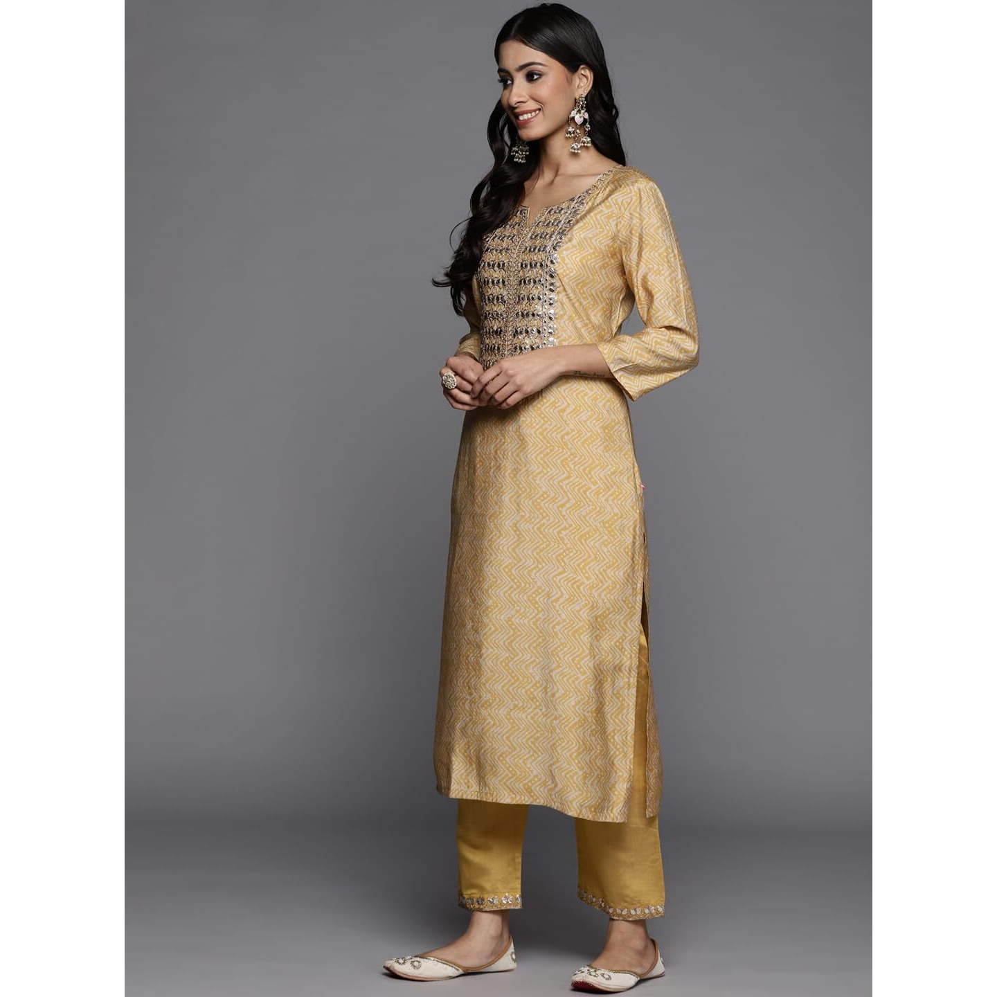 Varanga Digital Printed Embroidered Kurta With Straight Pant And Embroidered Dupatta