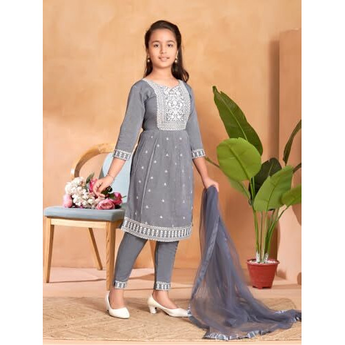 Aarika Girls Ethnic Wear Grey Colour Thread Embroidery Kurti Pant Set-(4-13 Years)-(Kp-Tr-K-1072-Grey-38)