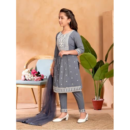 Aarika Girls Ethnic Wear Grey Colour Thread Embroidery Kurti Pant Set-(4-13 Years)-(Kp-Tr-K-1072-Grey-38)