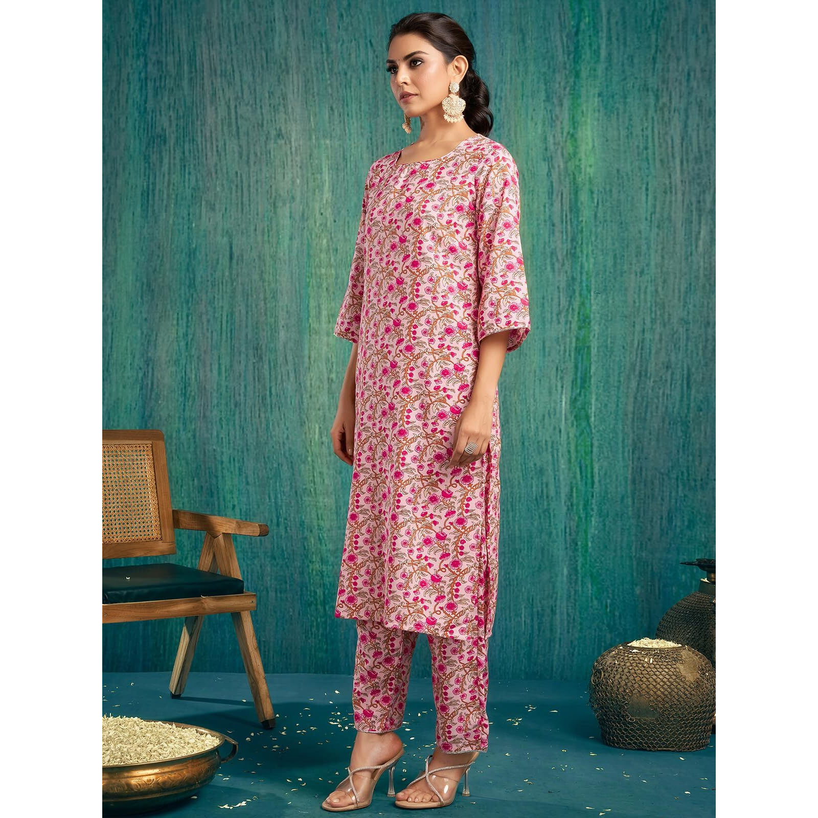 Sanisa Women's Rayon Blend Floral Printed Straight Kurta With Pant And Dupatta Set (148Kbd1604Nr-Xl_Light Pink & Multi)