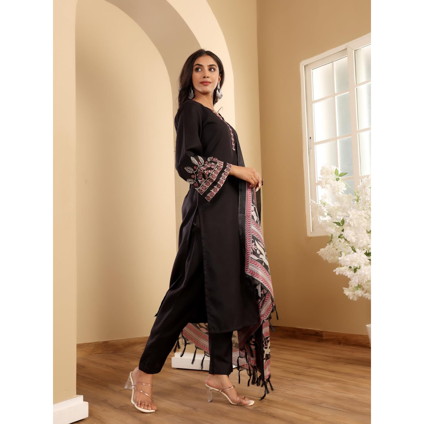Varanga Thread Floral Embroidered Kurta Paired With Tonal Bottom And Printed Bhaghalpuri Dupatta Black