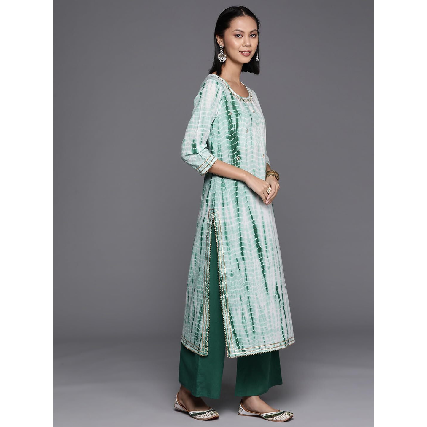Varanga Women Straight Kurta With Round Neck Paired With Green Solid Palazzo And Green Solid Dupatta.