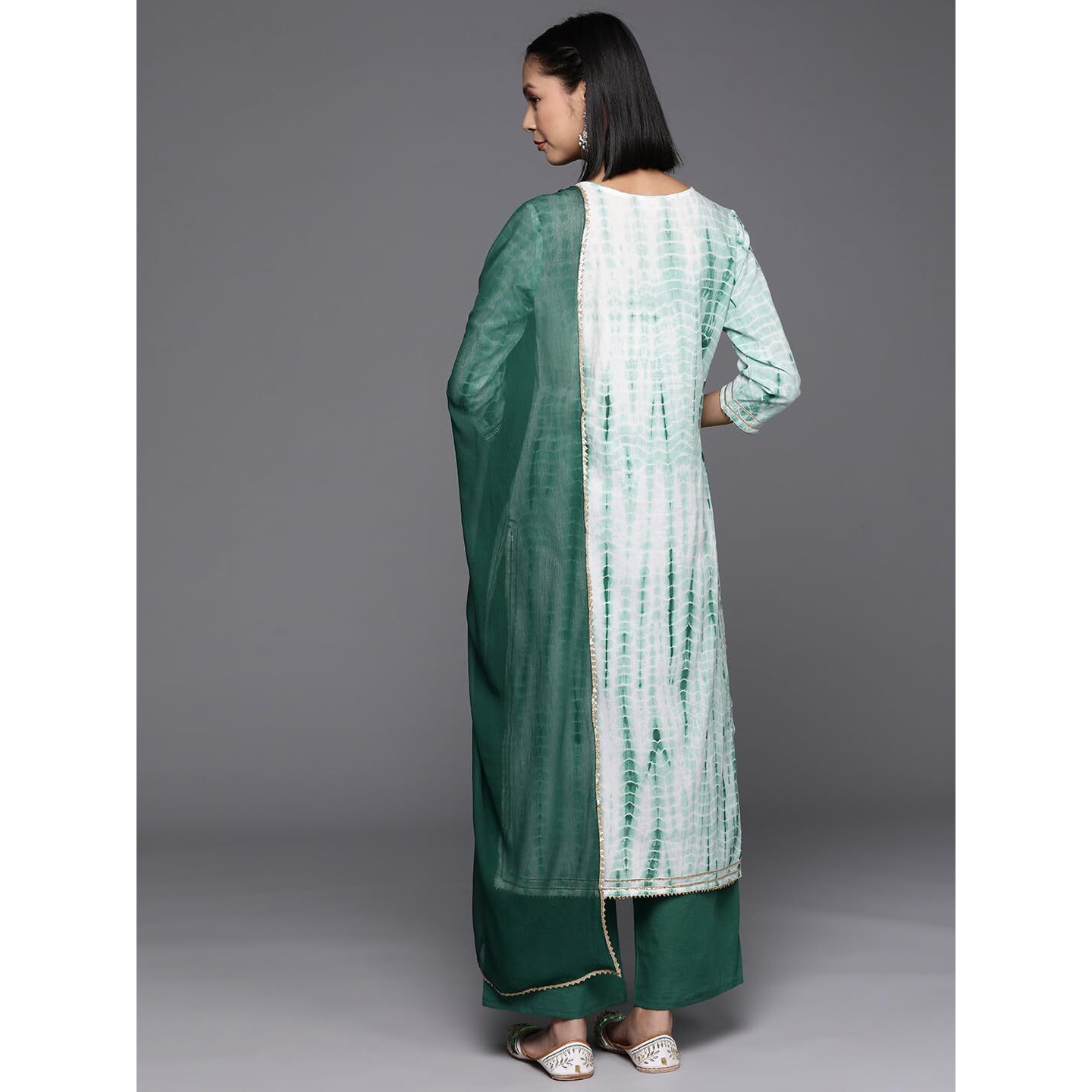 Varanga Women Straight Kurta With Round Neck Paired With Green Solid Palazzo And Green Solid Dupatta.
