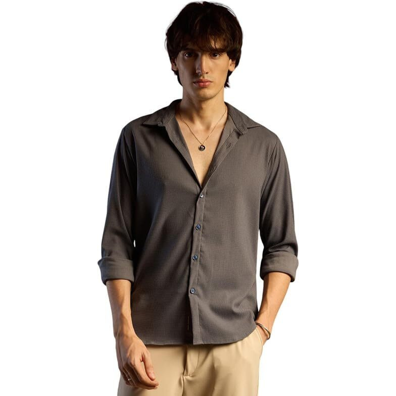 Campus Sutra Men's Charcoal Grey Solid Seersucker Shirt For Casual Wear | Spread Collar | Long Sleeve | Button Closure | Shirt Crafted With Comfort Fit For Everyday Wear