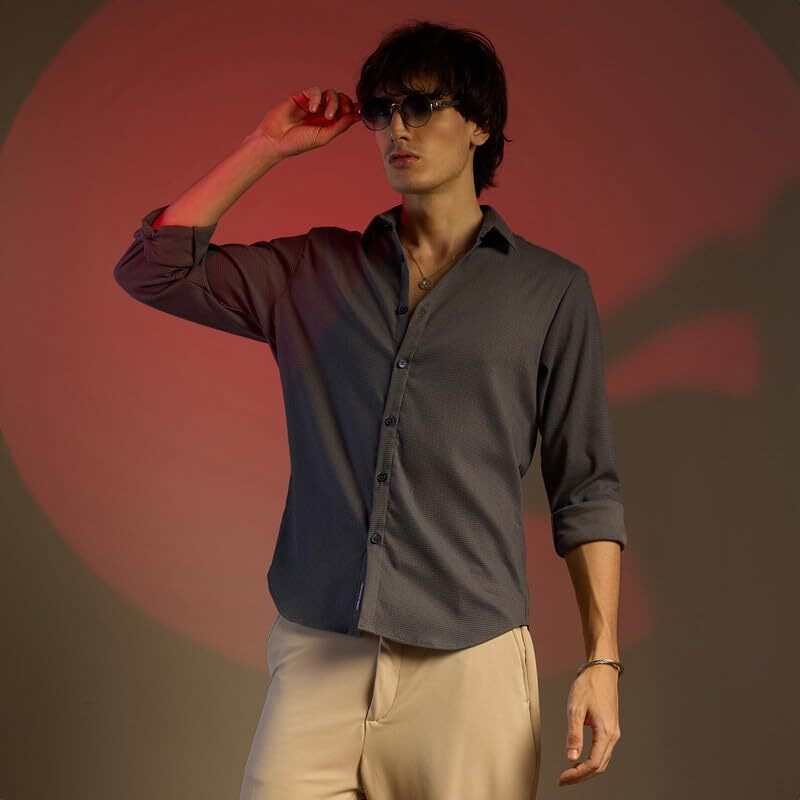 Campus Sutra Men's Charcoal Grey Solid Seersucker Shirt For Casual Wear | Spread Collar | Long Sleeve | Button Closure | Shirt Crafted With Comfort Fit For Everyday Wear