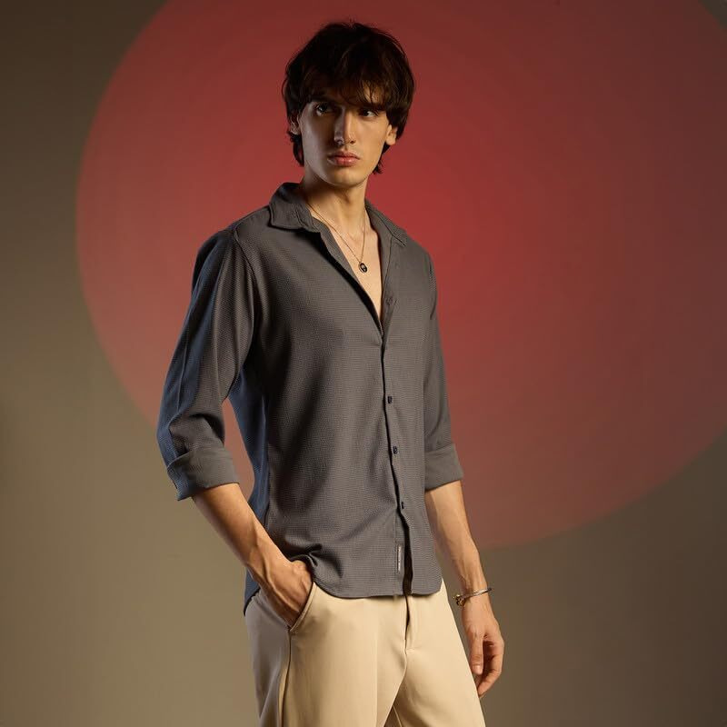 Campus Sutra Men's Charcoal Grey Solid Seersucker Shirt For Casual Wear | Spread Collar | Long Sleeve | Button Closure | Shirt Crafted With Comfort Fit For Everyday Wear
