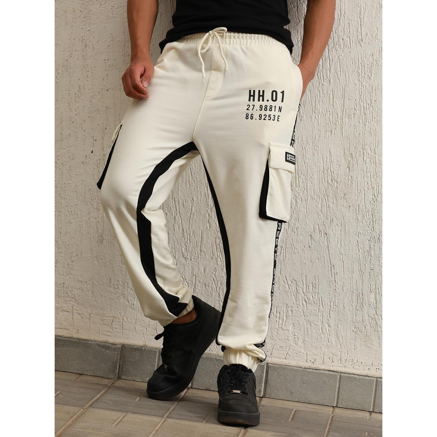 Hubberholme White Cotton Regular Fit Mid-Rise Trousers