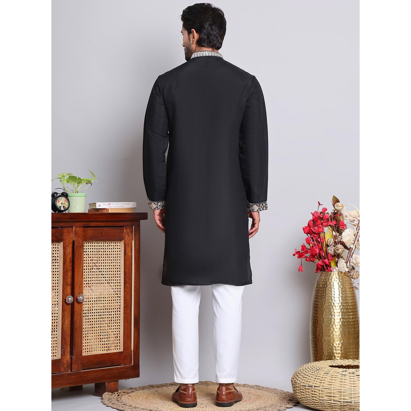 Jompers Black Floral Embroidered And Sequins Kurta Set. (Black, Xl)