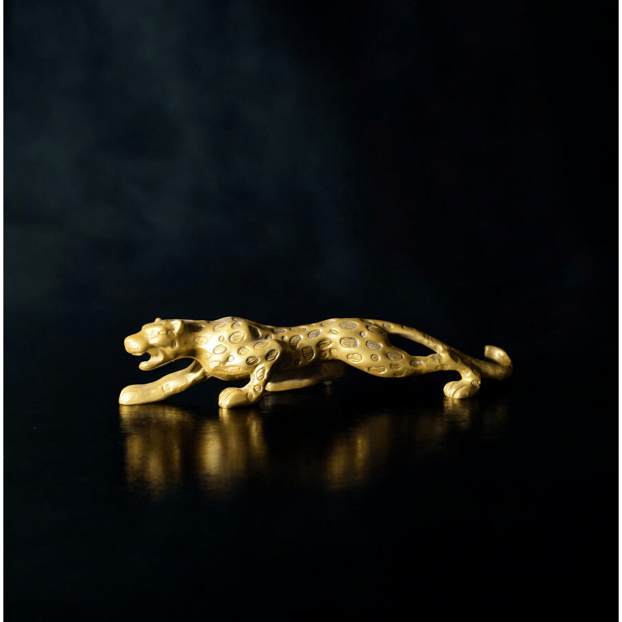 Leopard statue   - Stunning interior decor