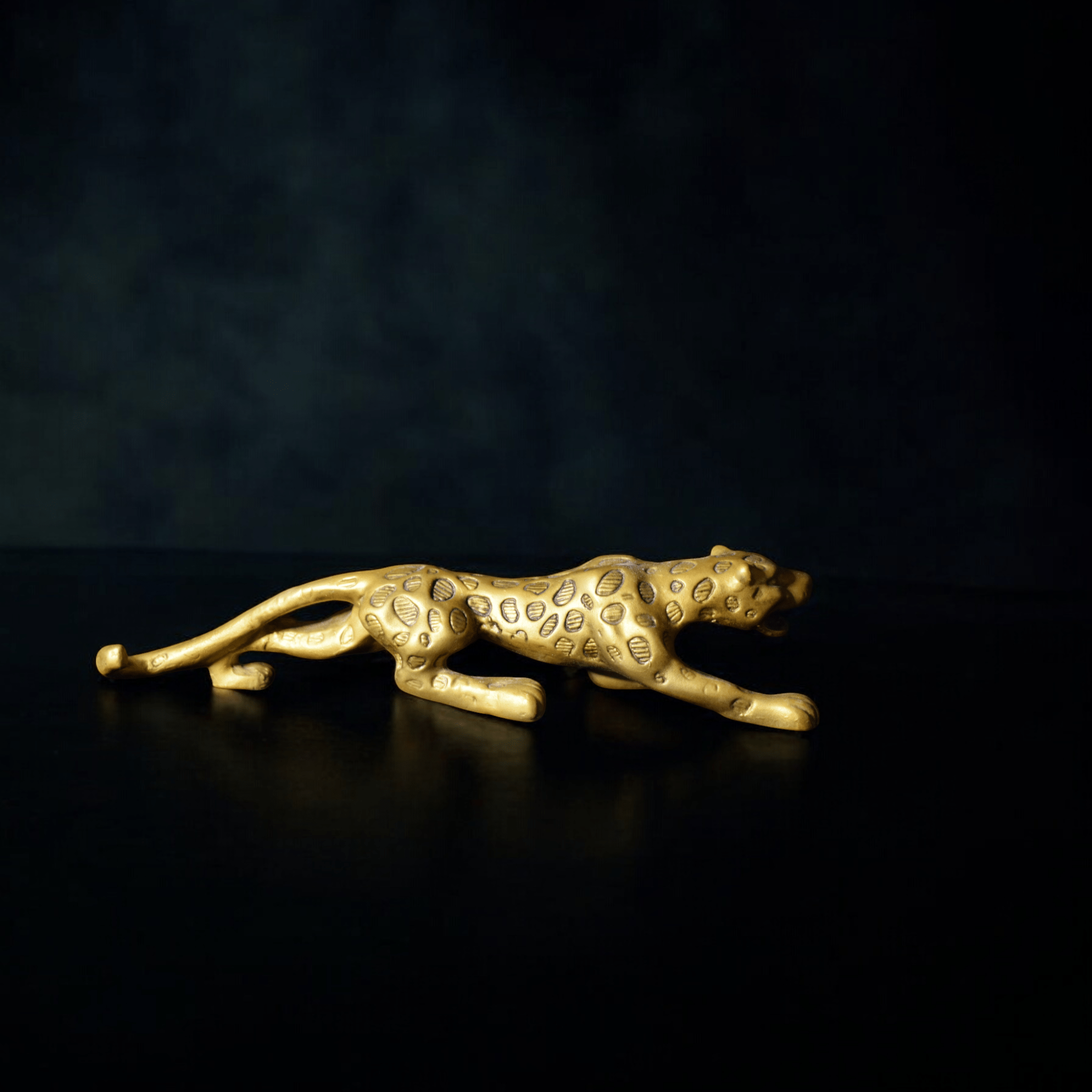 Leopard statue   - Stunning interior decor