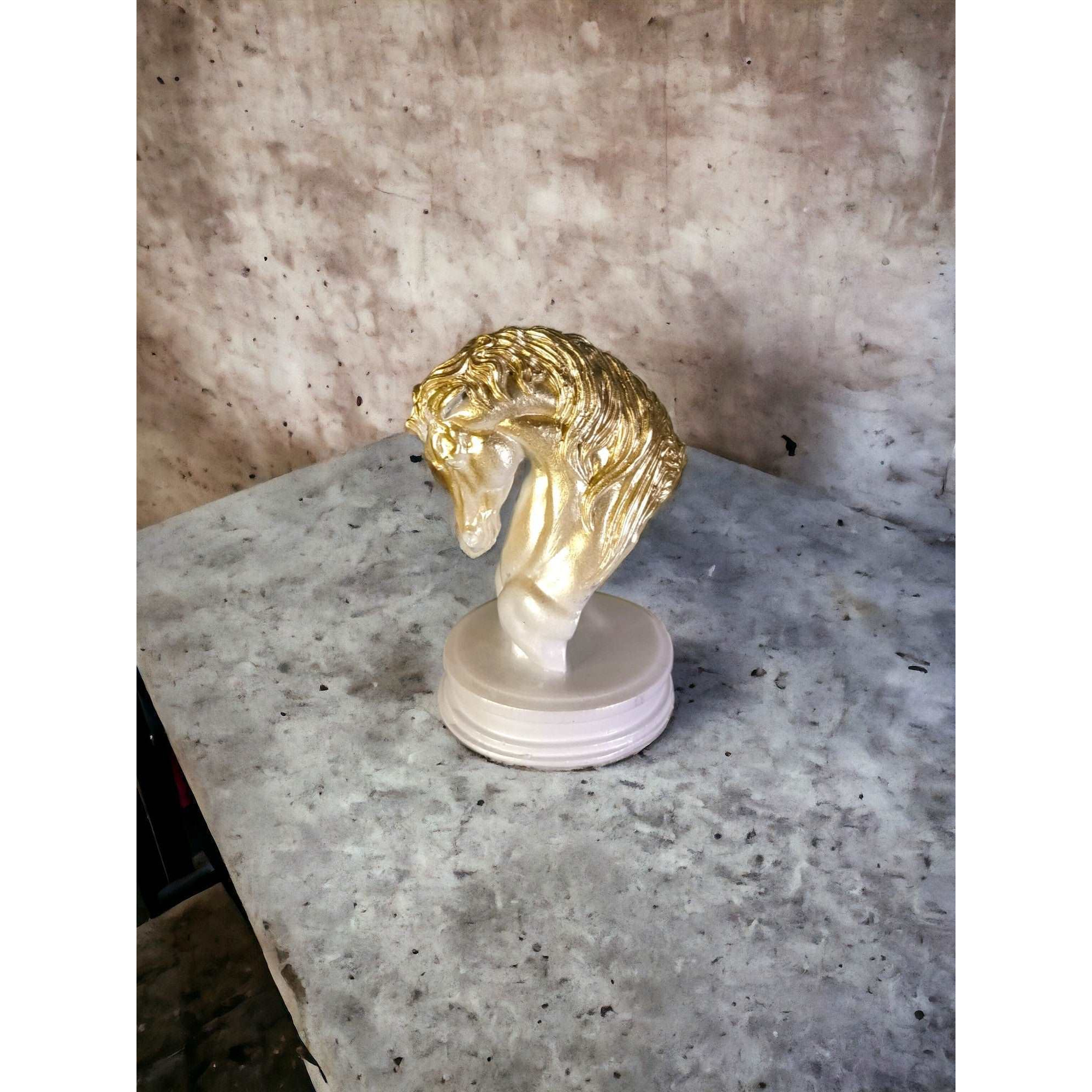 Horse Head Statue - Elegant Equestrian Decor