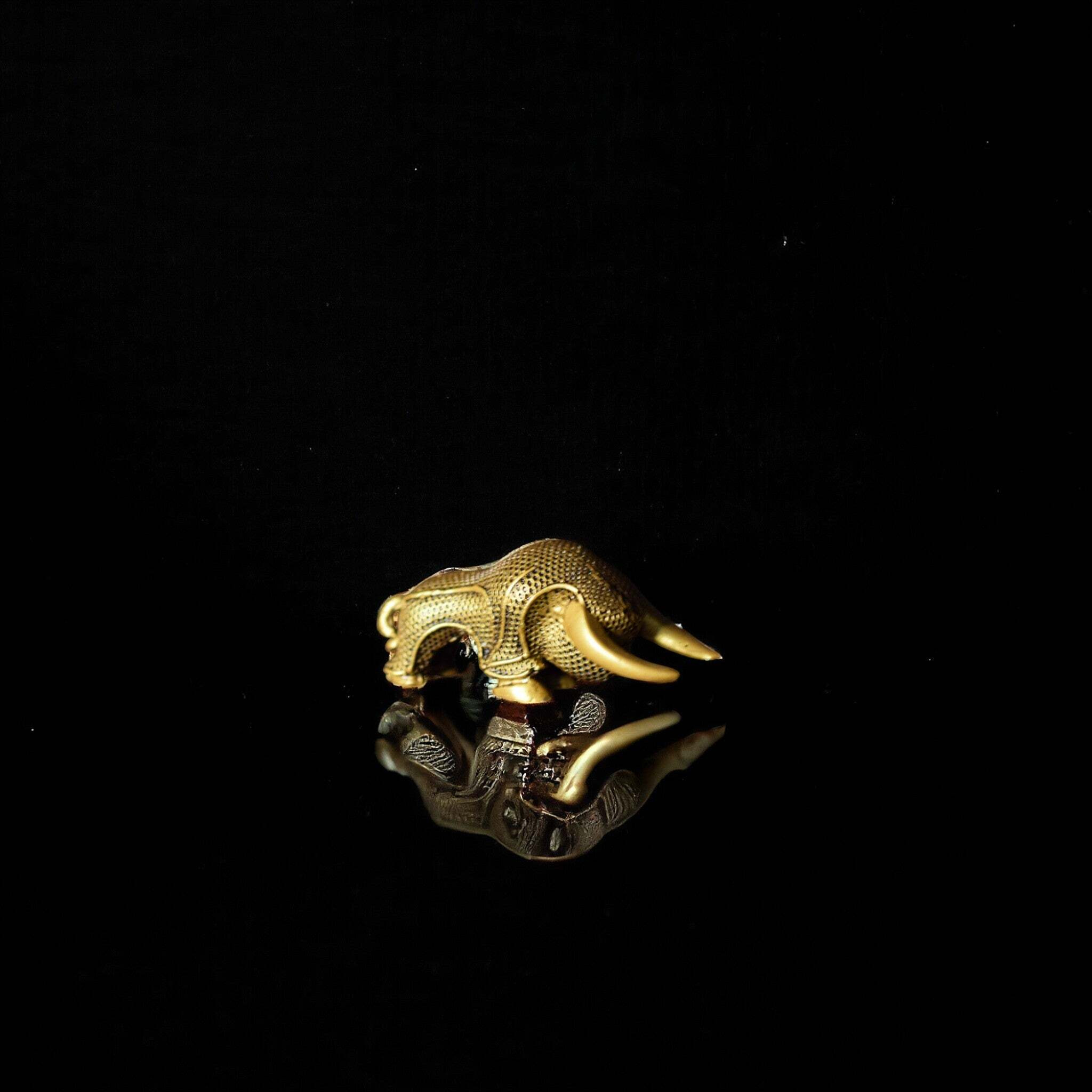 Bull Geometrical Sculpture  Car Dashboard