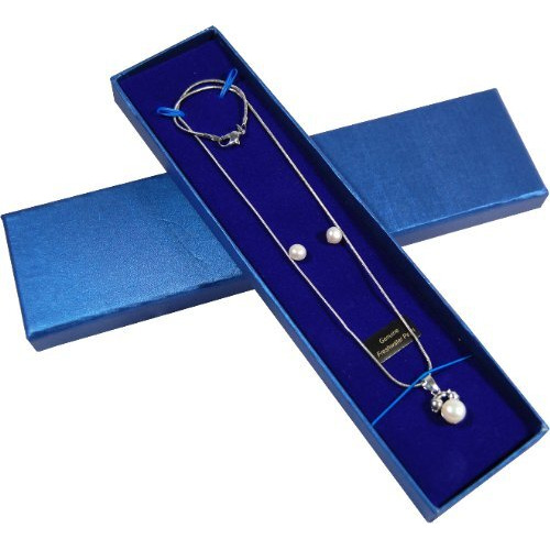 Freshwater Cultured Pearl Pendant Necklace and Stud Earrings