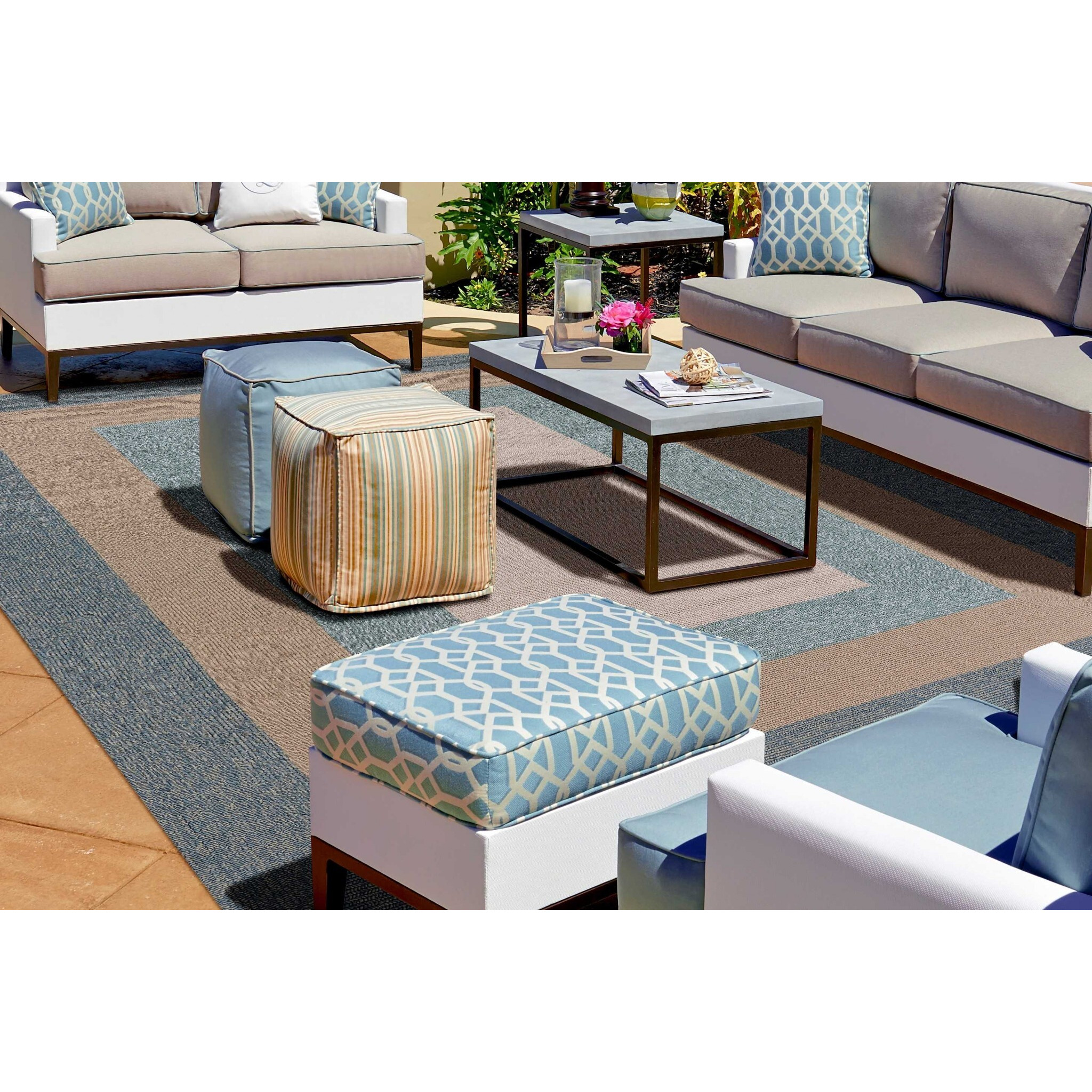 8'X11' Spa Blue Beige Hand Hooked Uv Treated Bordered Indoor Outdoor Area Rug