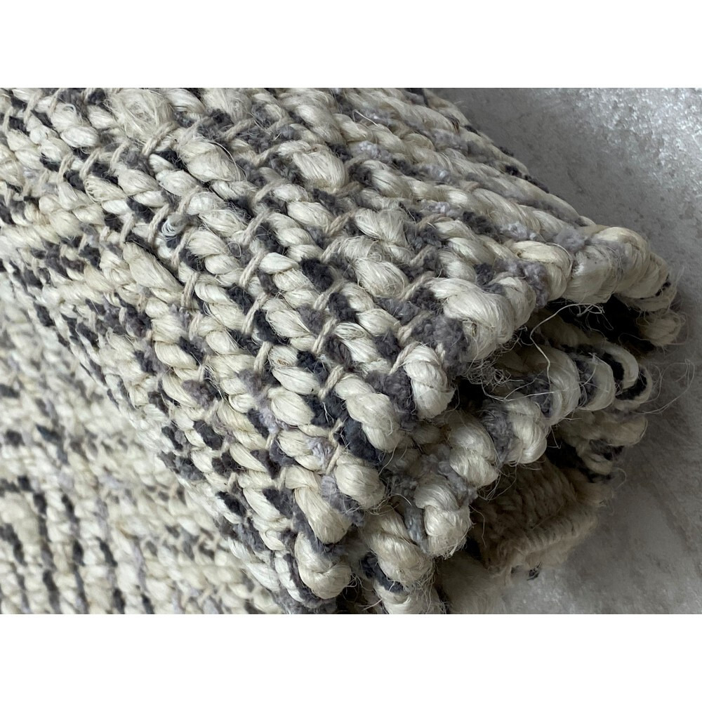 2 X 5 Gray And White Diamonds Area Rug