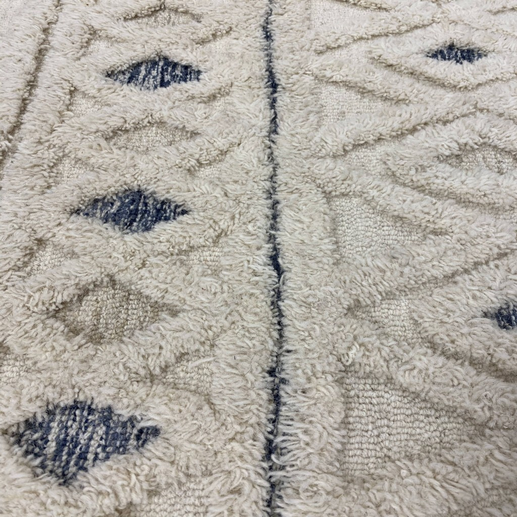 6 Round Cream And Blue Striped Diamonds Area Rug
