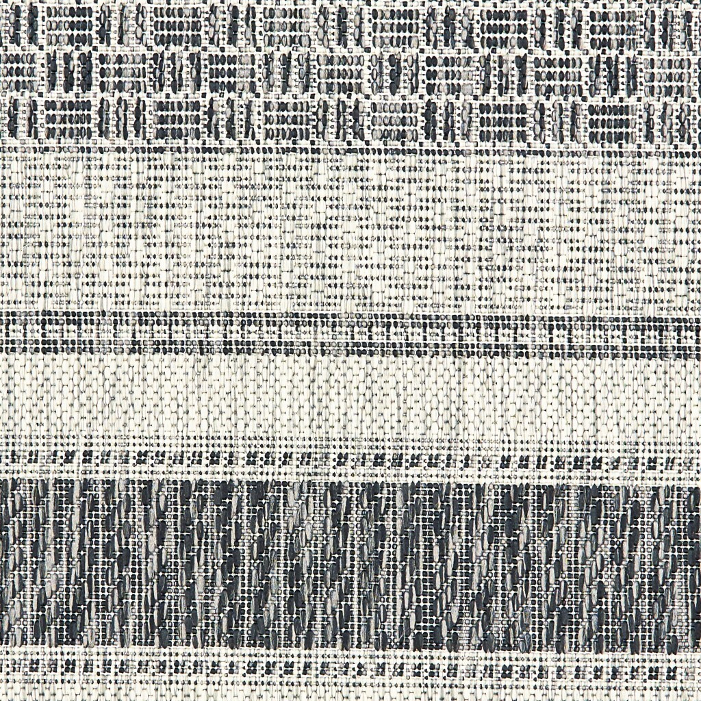 5 X 8 Monochrome Striped Indoor Outdoor Area Rug