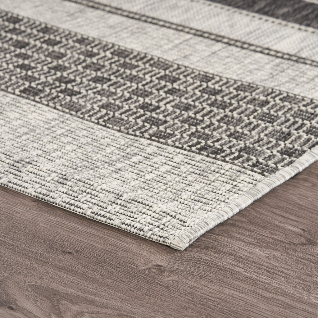 5 X 8 Monochrome Striped Indoor Outdoor Area Rug