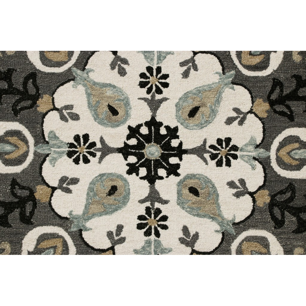 5 Round Gray And White Floral Medallion Area Rug