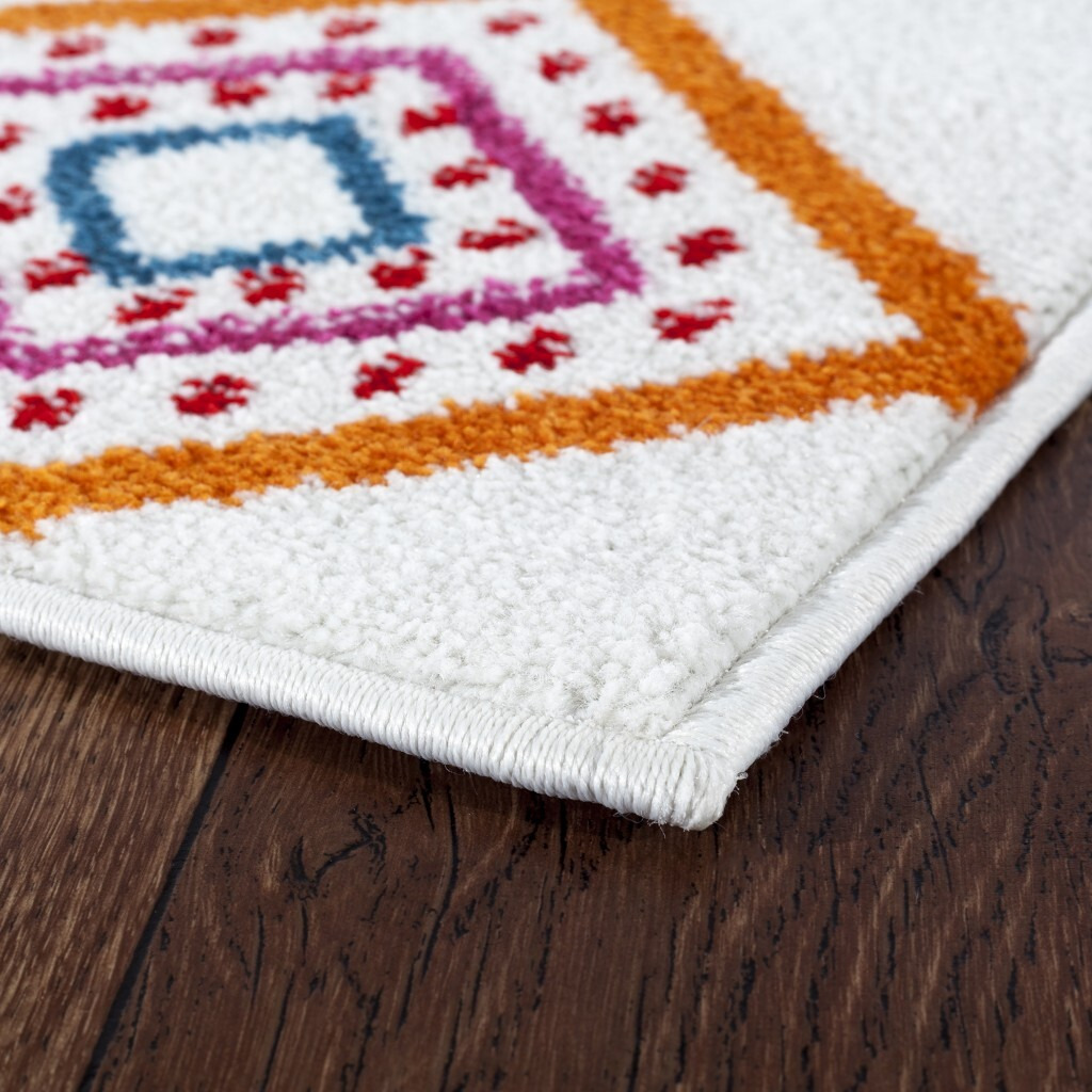 5 X 7 Red And White Diamonds Array Area Rug