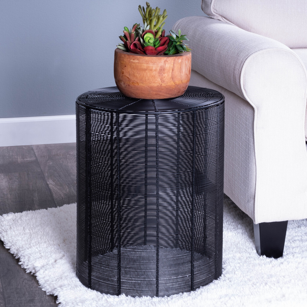 18"" Black Round Wire End End Table