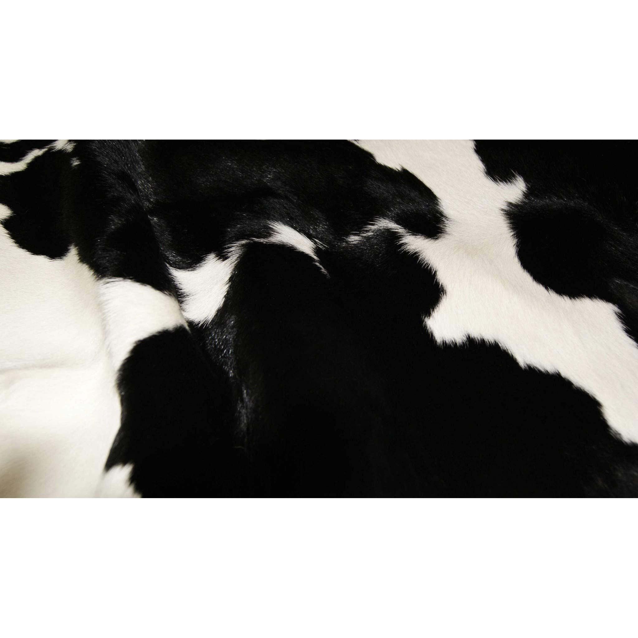 Homeroots Kitchen 24"" X 36"" Loom Knotted Black And White Calfskin Area Rug