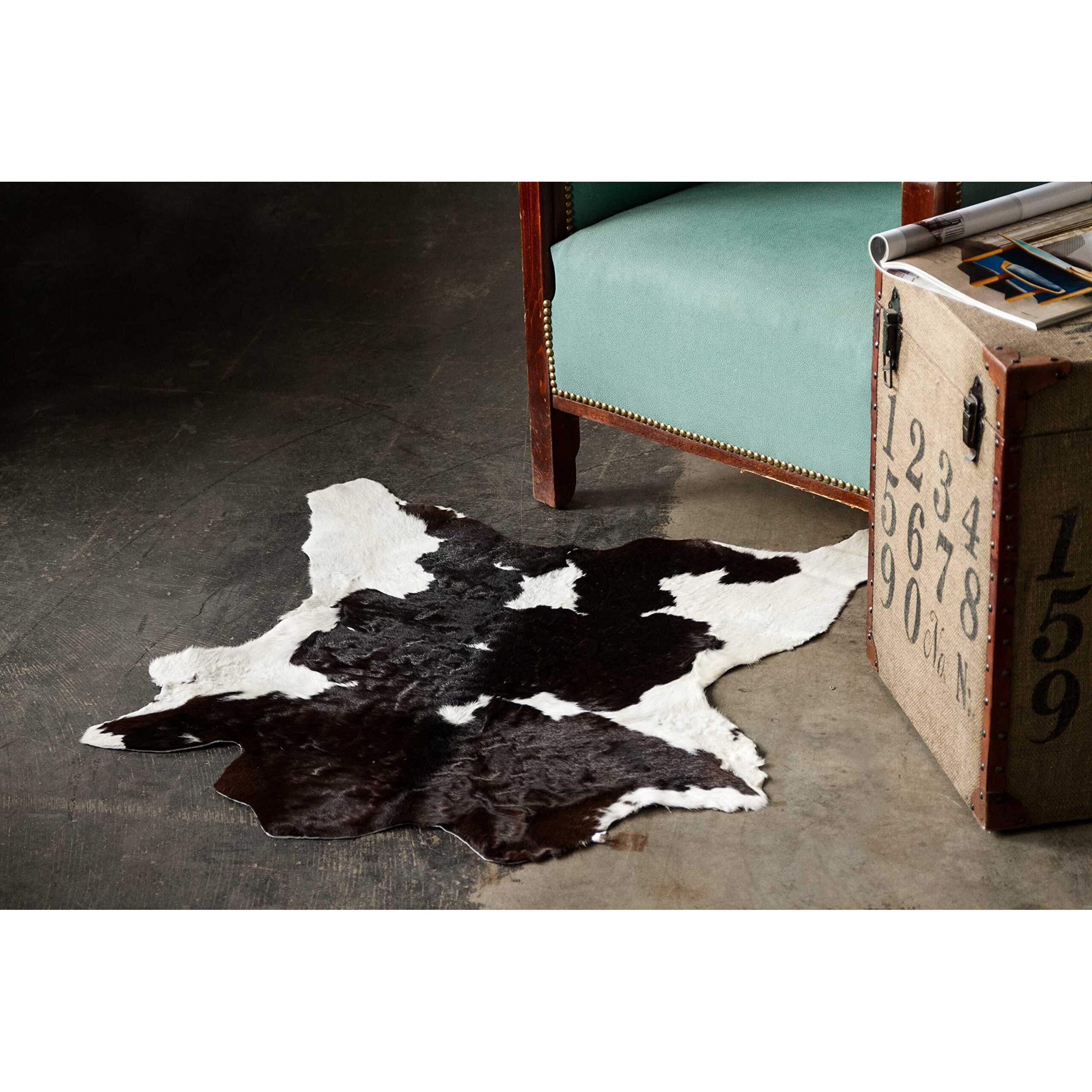 Homeroots Kitchen 24"" X 36"" Loom Knotted Black And White Calfskin Area Rug