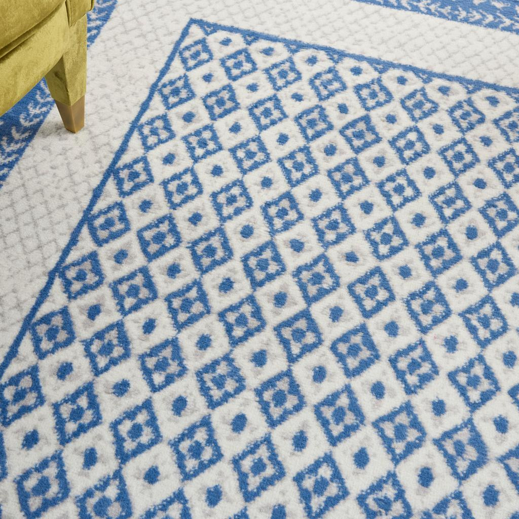 5 X 7 Ivory And Blue Geometric Area Rug