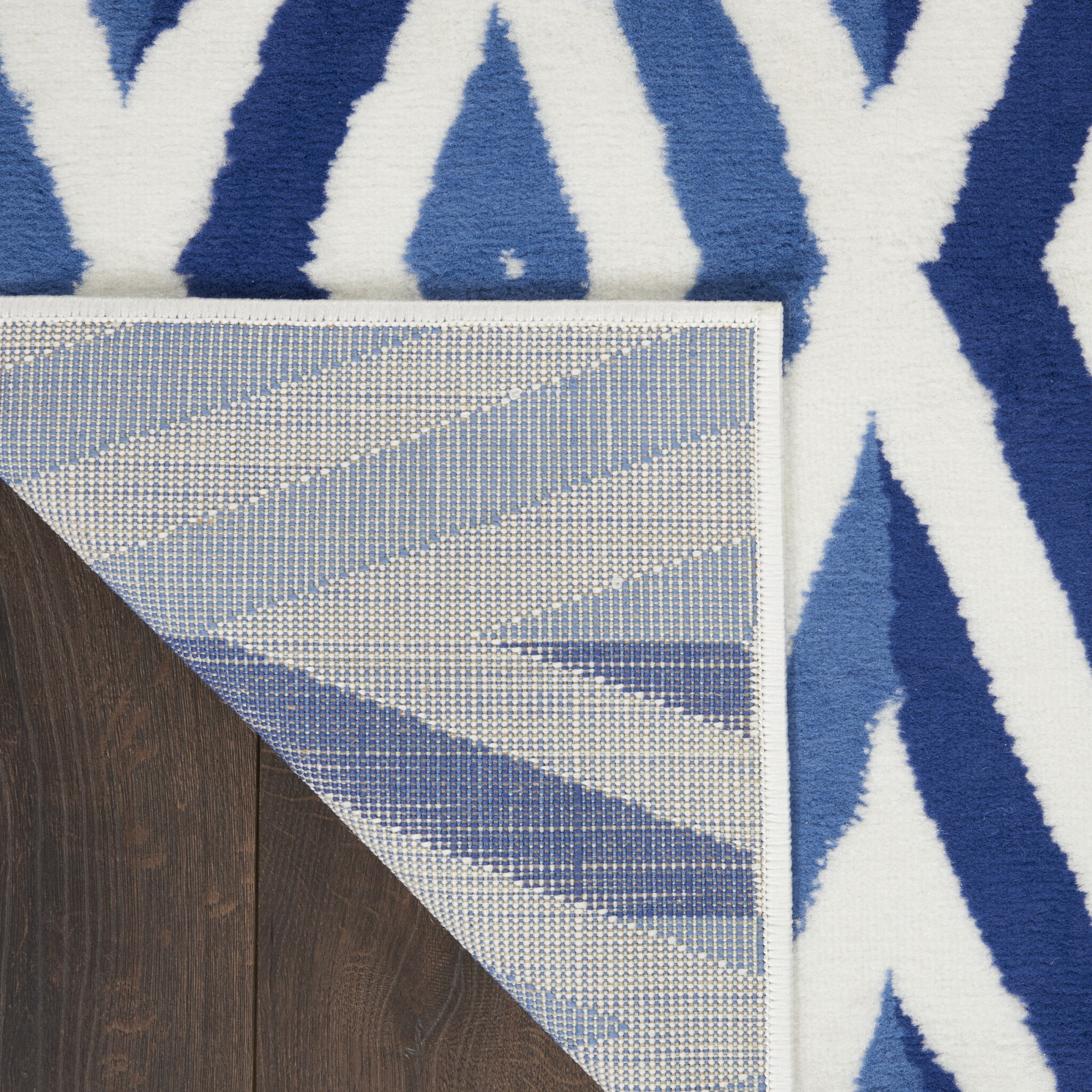 5 X 7 Ivory And Blue Diamond Area Rug