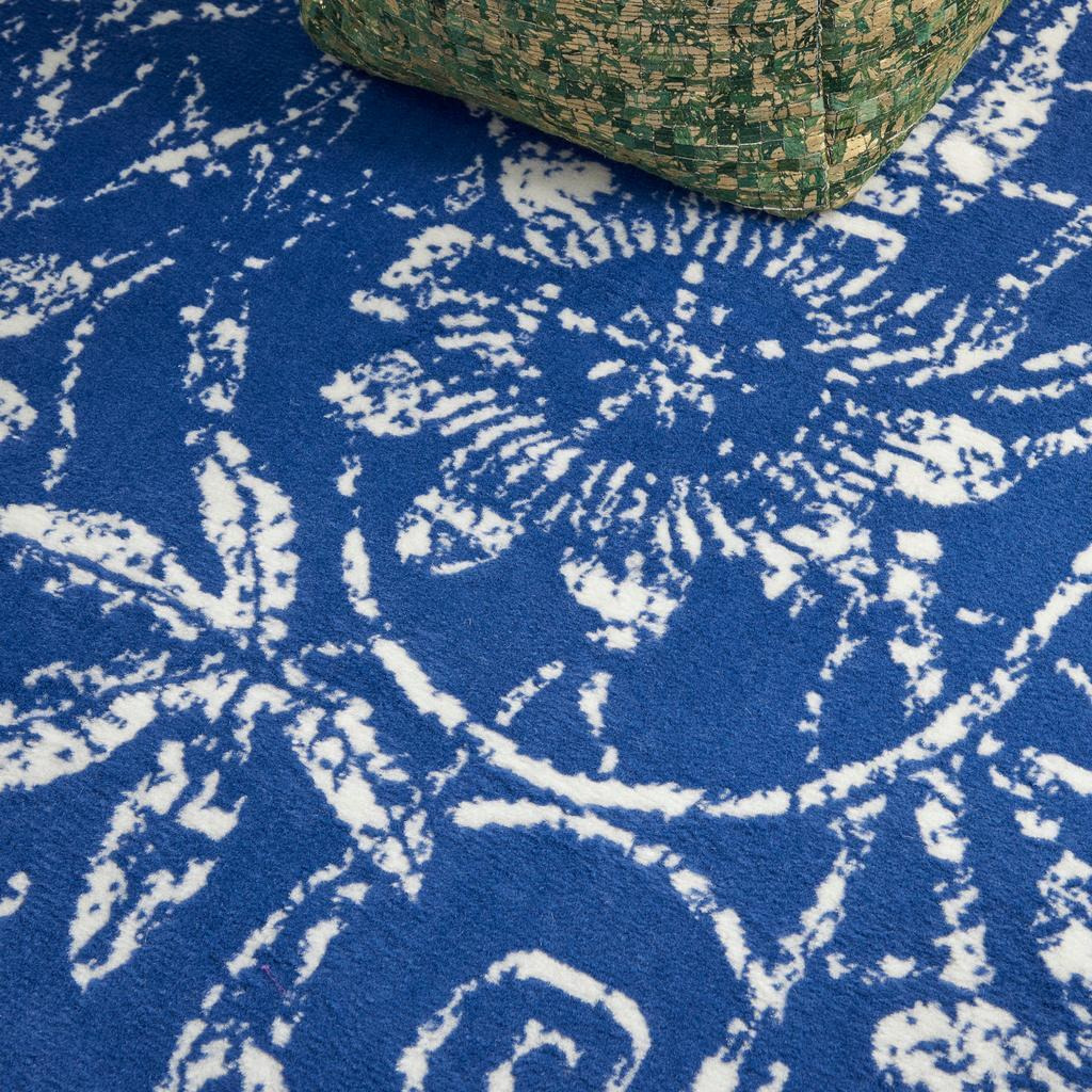 5 X 7 Navy And Ivory Floral Vines Area Rug