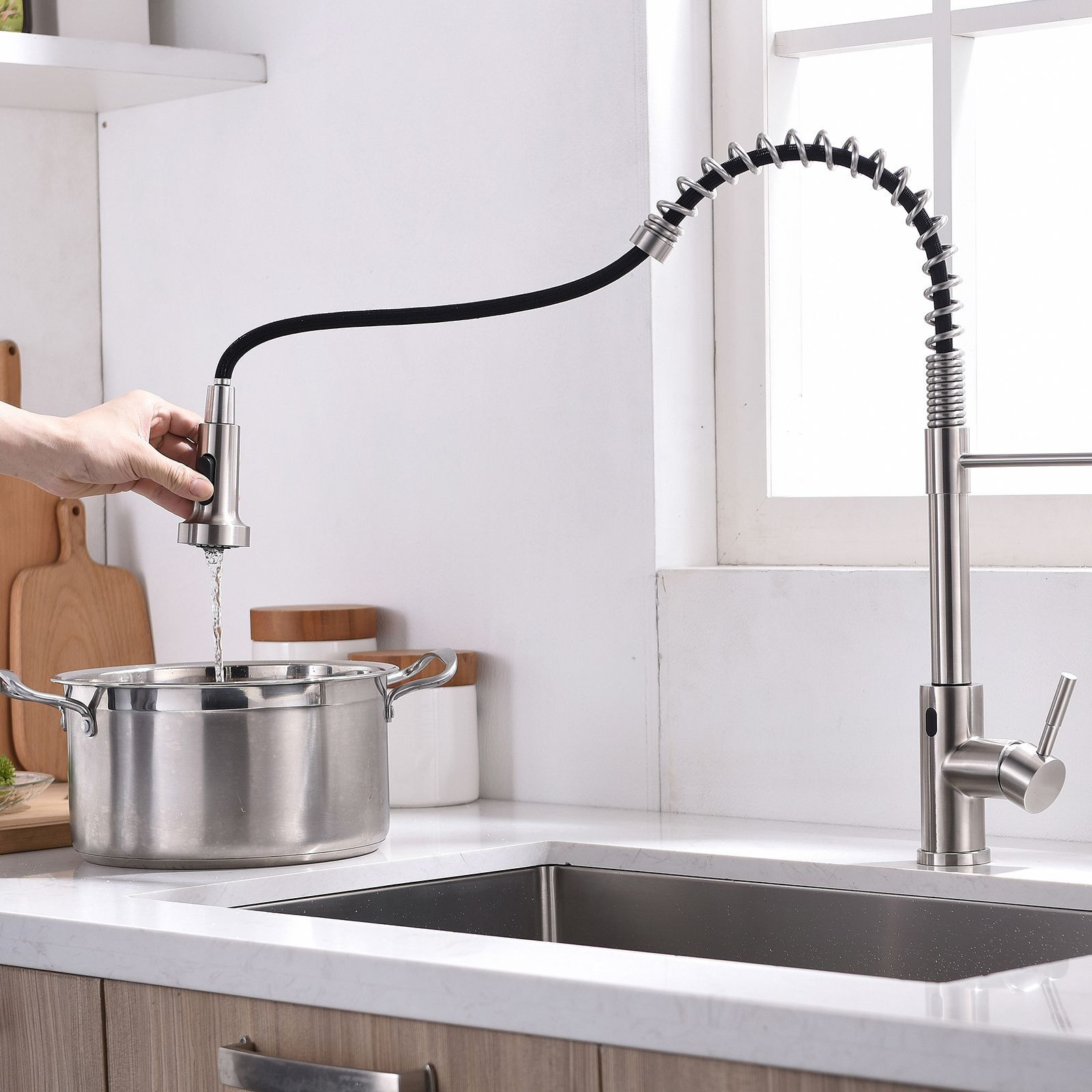 New sensor kitchen faucet Single Handle Pull-Down Sprayer Kitchen Faucet(D0102H5QUg6)