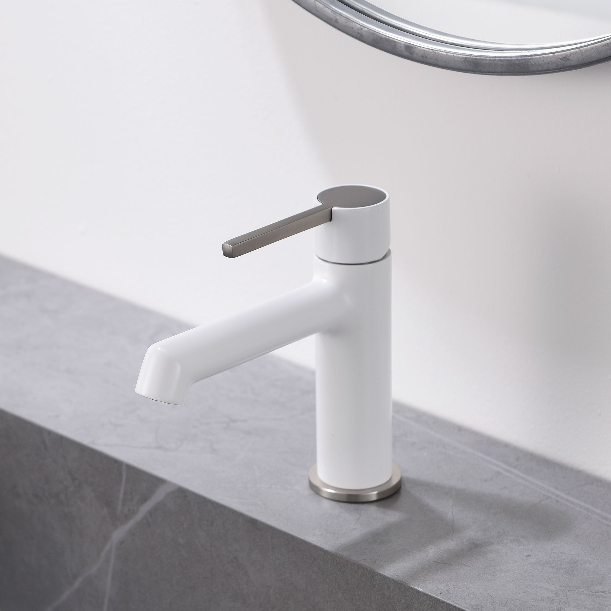 Modern bathroom faucet single hole faucet in Black(D0102H5Q3IT)