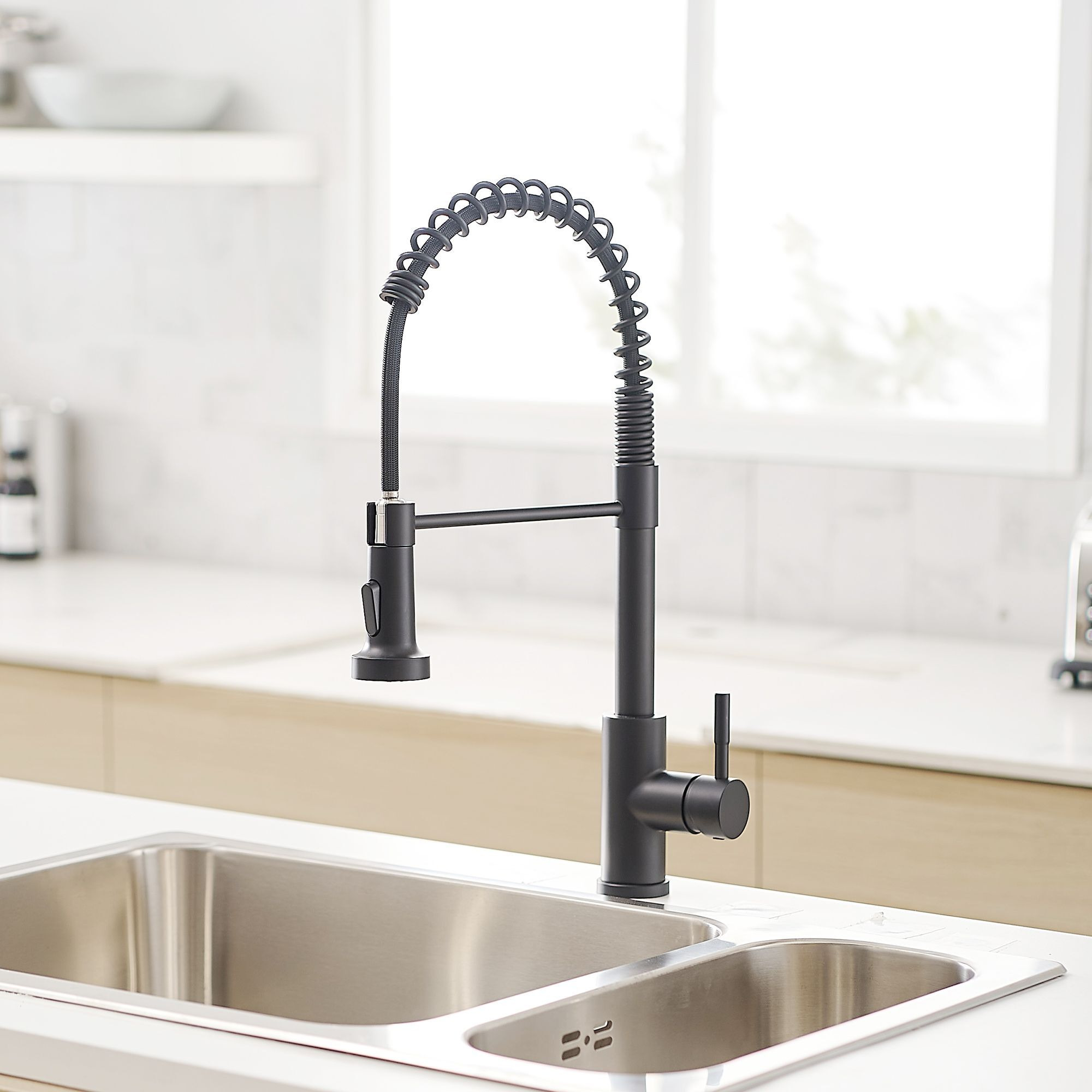 New Single Handle Pull-Down Sprayer Kitchen Faucet(D0102HgMW27)