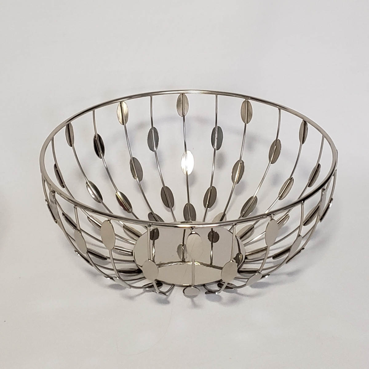 Silver Metallic 11&apos round basket
