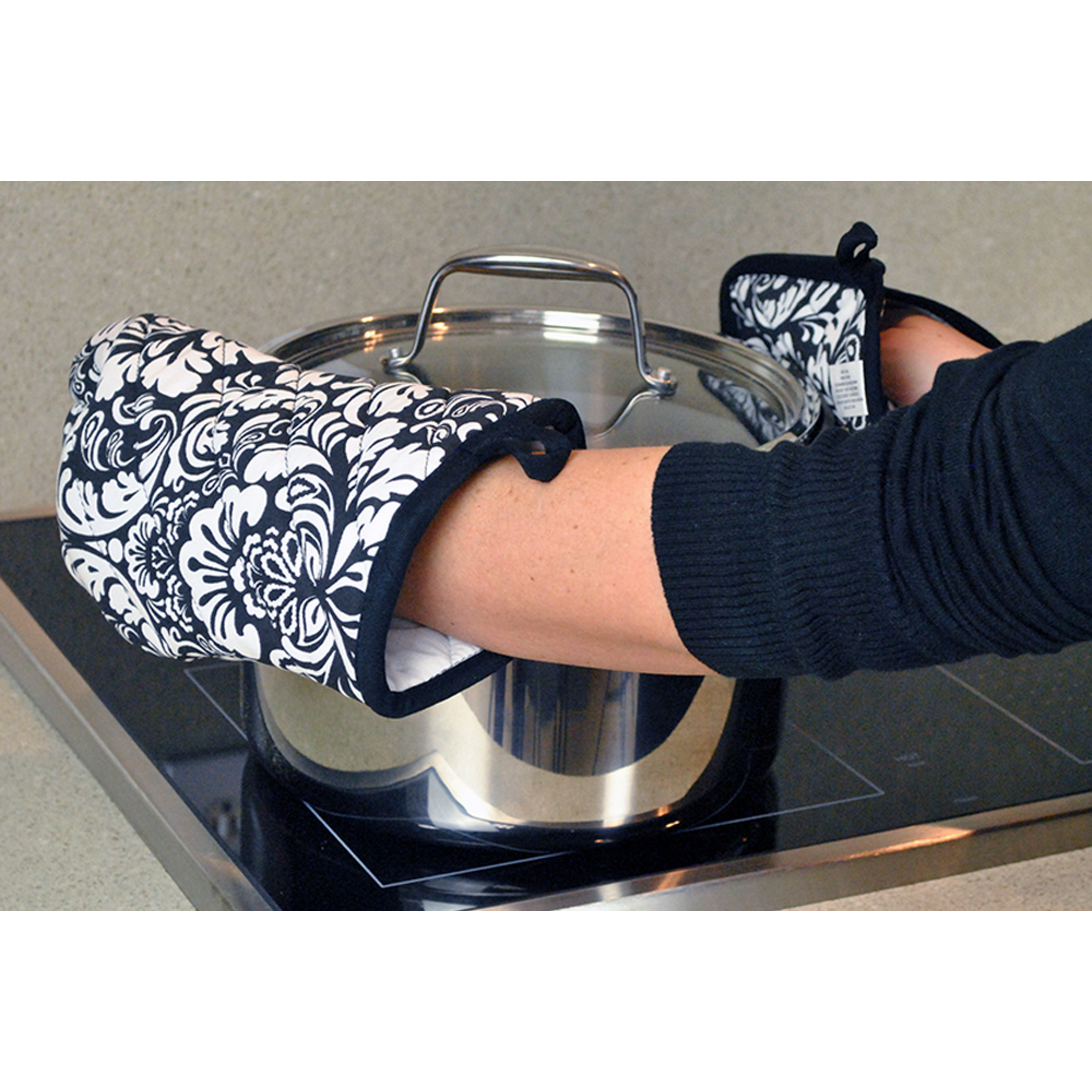 DII Black Damask Oven Mitt & Potholder Set
